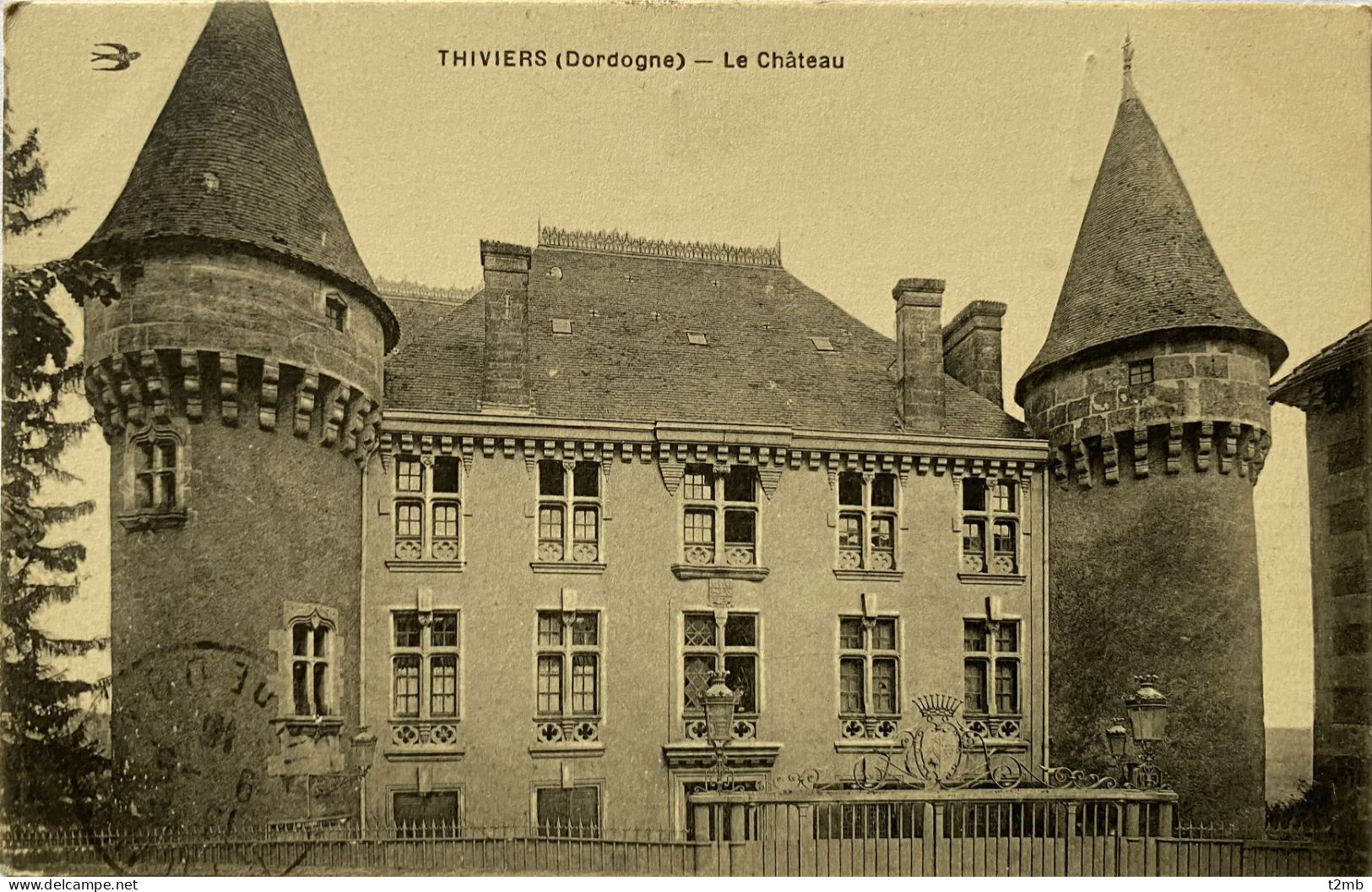 CPA (Dordogne) THIVIERS - Le Château - Thiviers