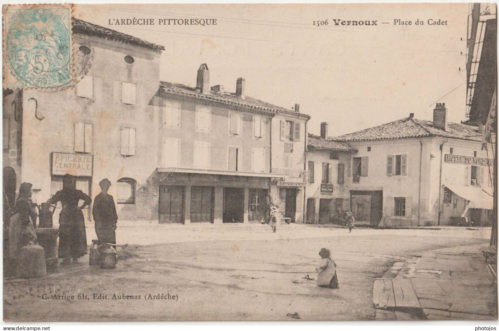 CPA  Vernoux (07) Ombres Et Lumières Sur La Place Du Cadet Epicerie Centrale  Hôtel Du Nord  Ed Artige 1506 - Vernoux