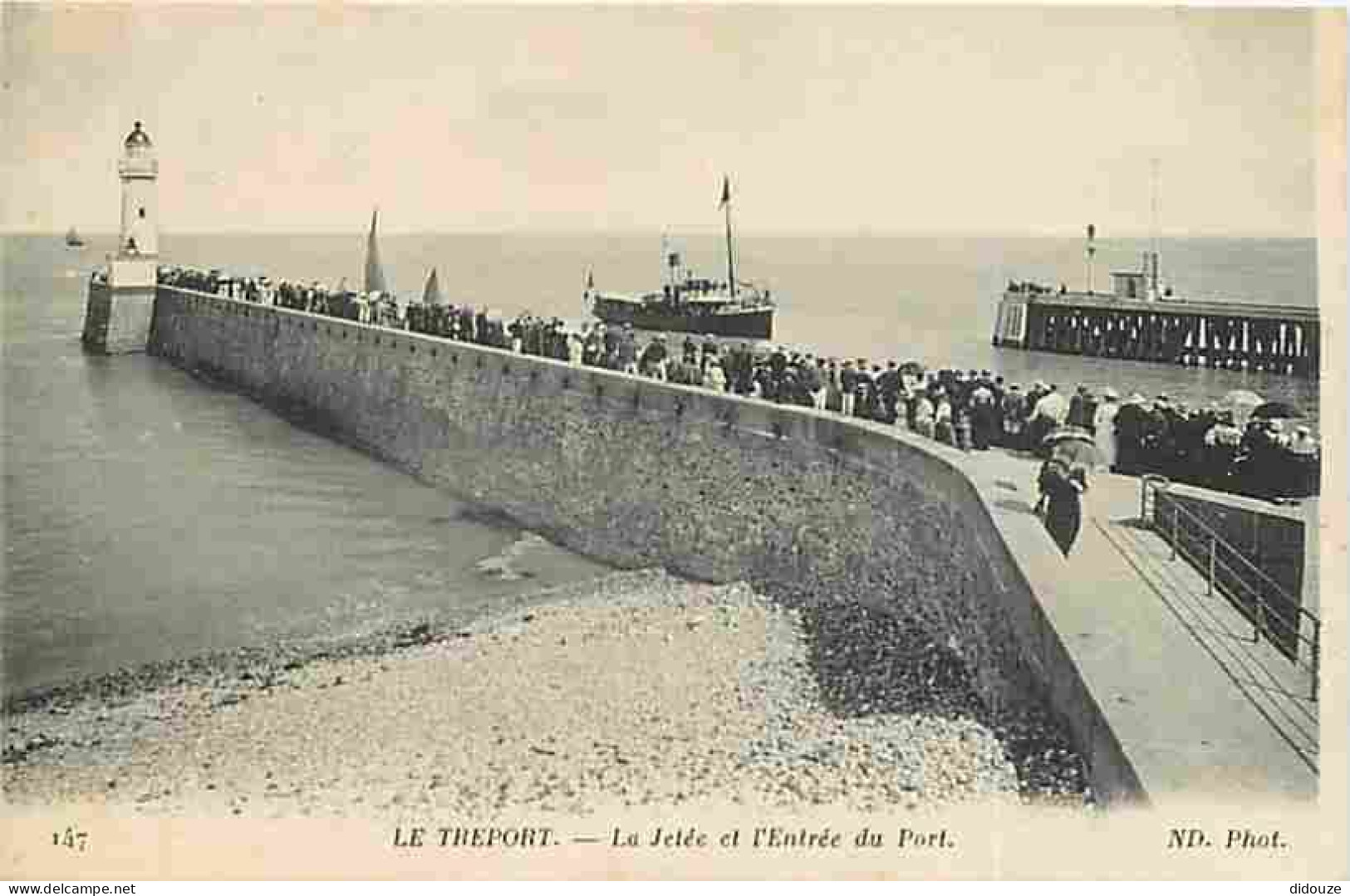 76 - Le Tréport - La Jetée Et L'Entrée Du Port - Animée - CPA - Voir Scans Recto-Verso - Le Treport