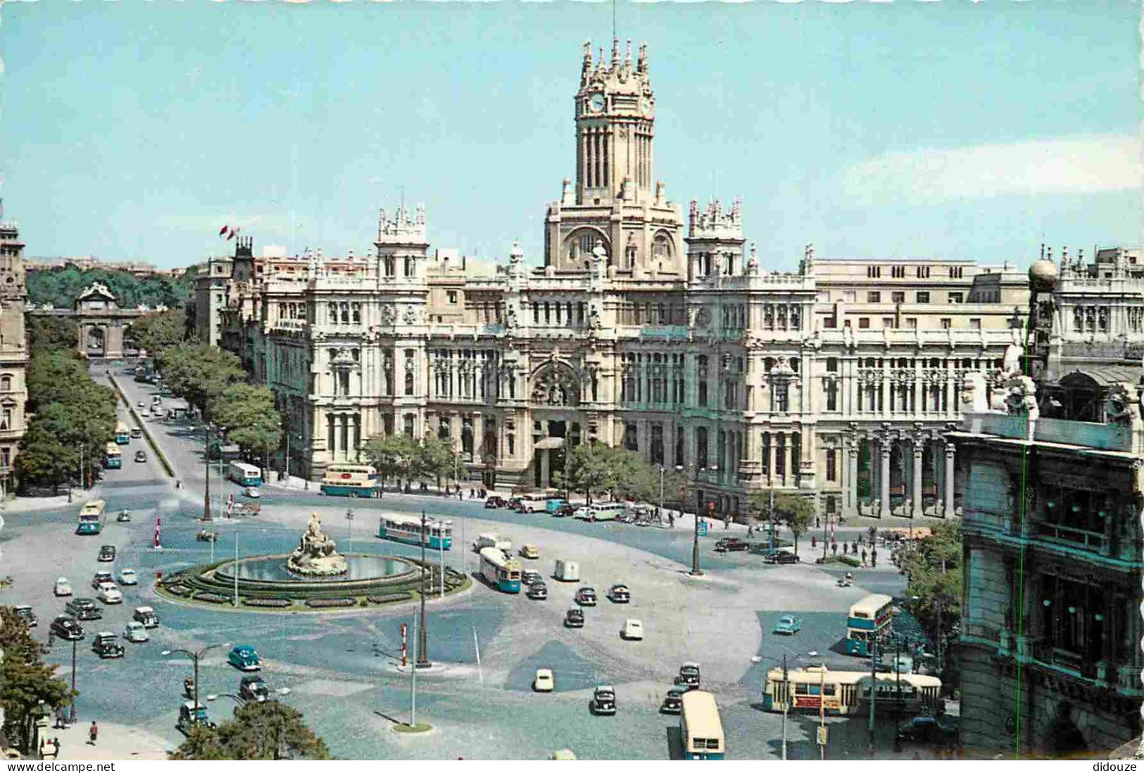 Espagne - Espana - Madrid - Plaza De La Cibeles Y Palacio De Communicaciones - Automobiles - Carte Dentelée - CPSM Grand - Madrid