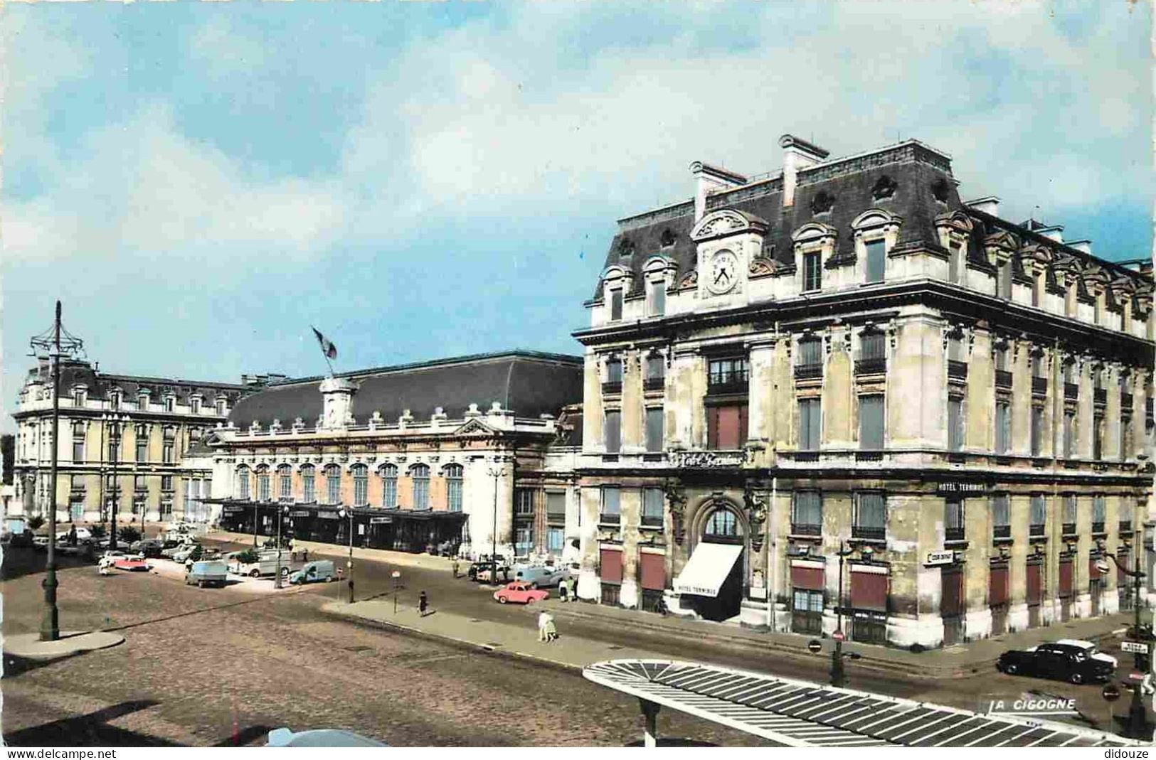 Trains - Gares Sans Trains - Bordeaux - La Gare Saint Jean - Automobiles - Mention Photographie Véritable - Carte Dentel - Bahnhöfe Ohne Züge
