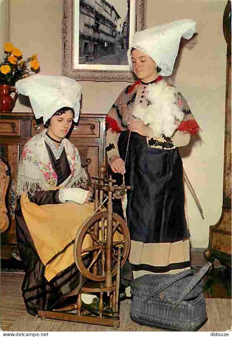 Folklore - Costumes - Saintonge - Costumes D'autrefois - CPM - Voir Scans Recto-Verso - Costumi