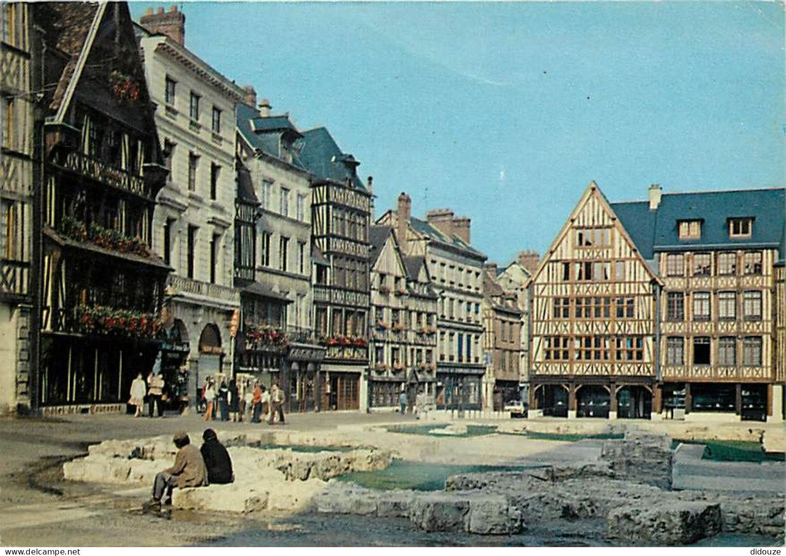 76 - Rouen - La Place Du Vieux Marché - CPM - Voir Scans Recto-Verso - Rouen