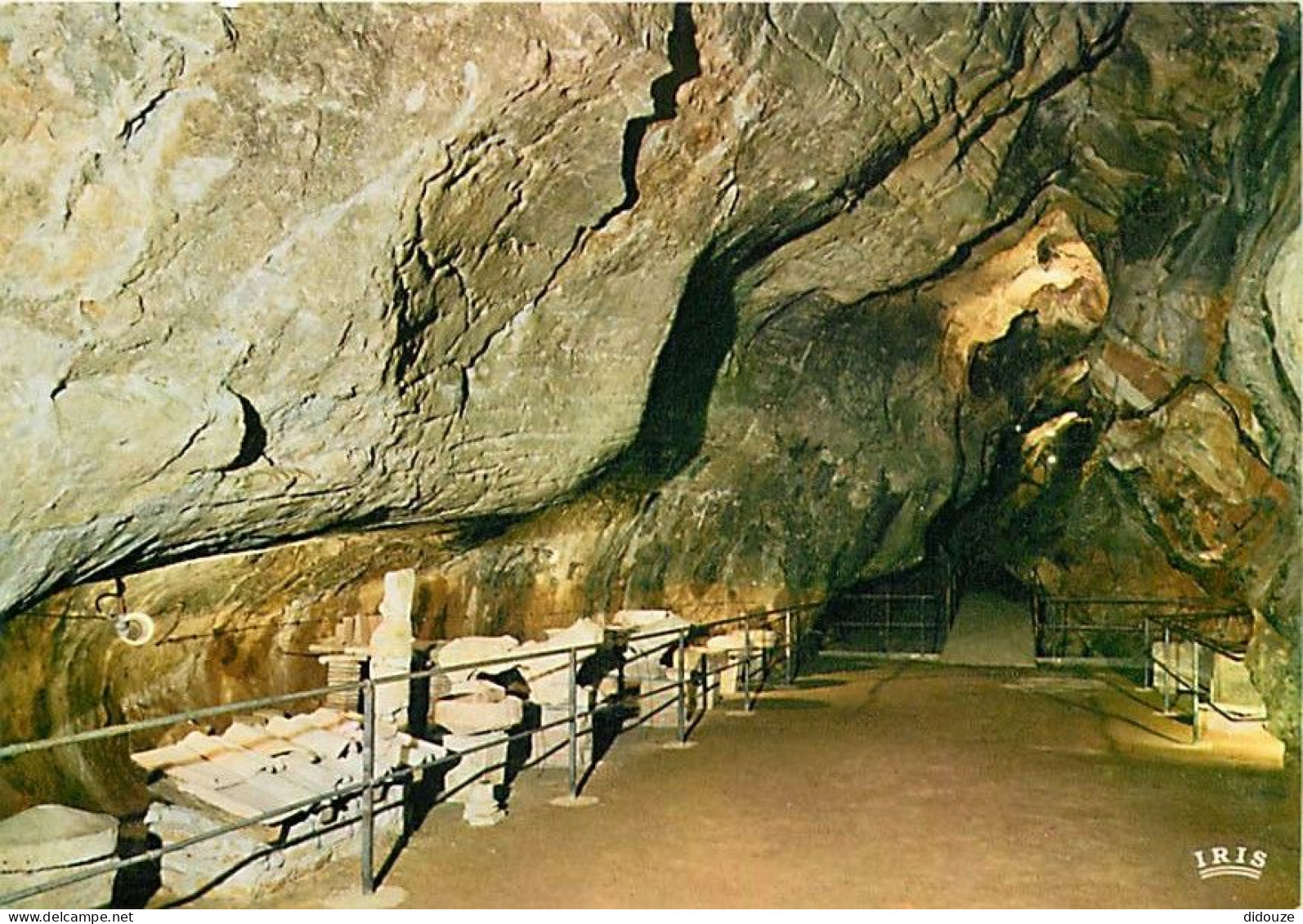 71 - Azé - Grottes Préhistoriques - Entrée Et Musée Lapidaire - Carte Neuve - CPM - Voir Scans Recto-Verso - Other & Unclassified