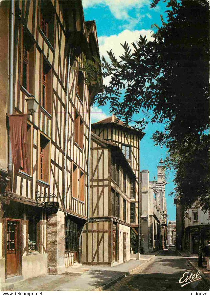 10 - Troyes - Place Du Marché Aux Pains Et Le Minaret D'horloge De L'église Saint Jean - Vieilles Maisons Champenoises à - Troyes