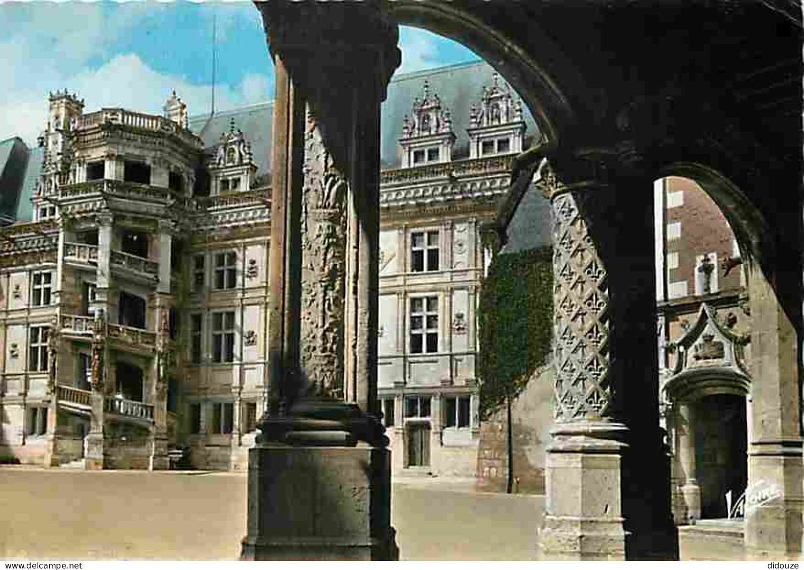 41 - Blois - Le Château - Cour D'honneur Du Chateau - L'aile Et L'escalier François Ler Vus Des Arcades De L'aile Louis  - Blois