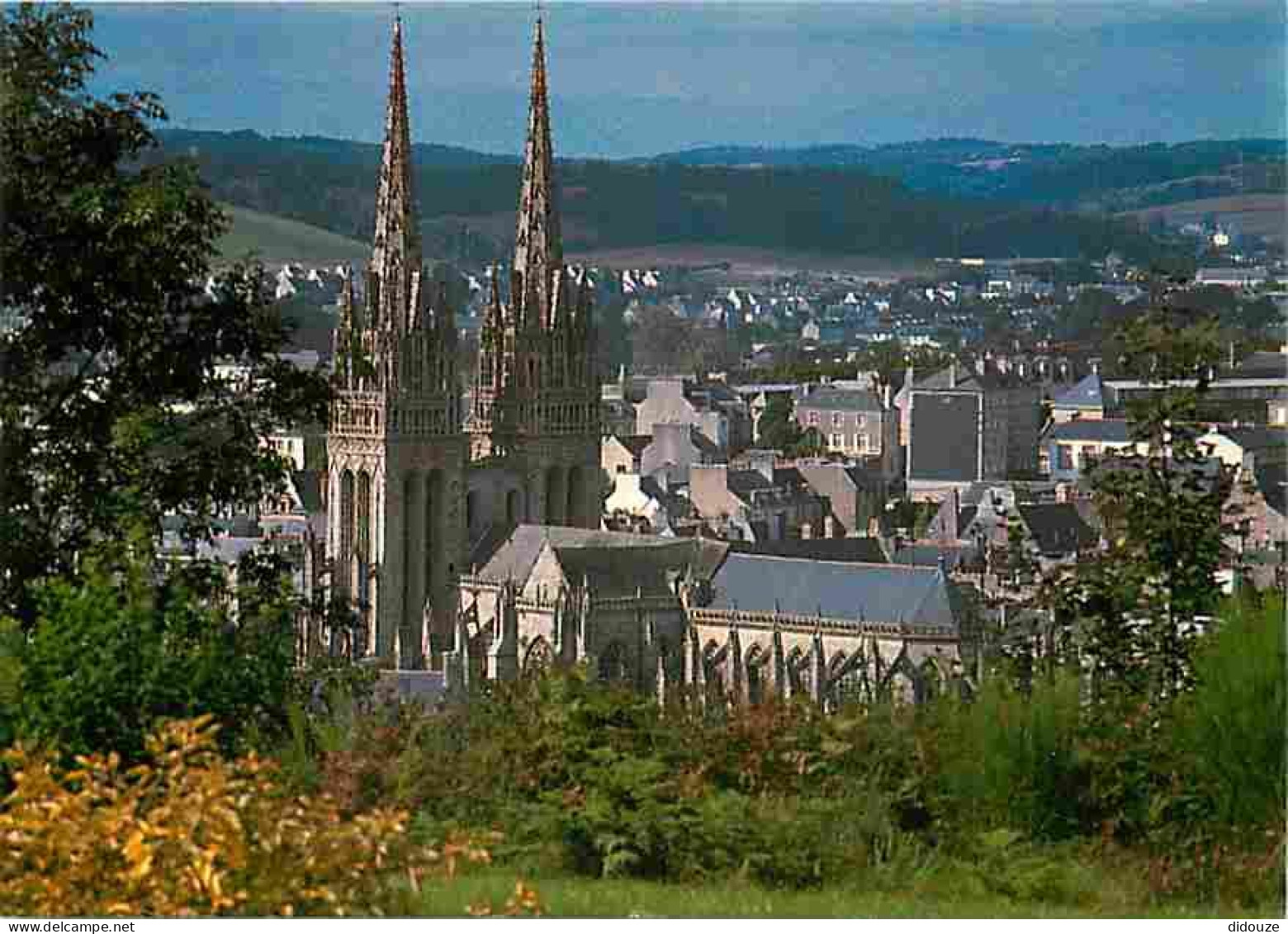 29 - Quimper - La Cathédrale Saint Corentin - Voir Scans Recto Verso  - Quimper