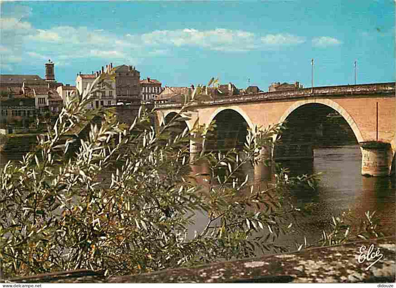 24 - Bergerac - Le Pont De Pierre Sur La Dordogne - Au Fond L'Eglise De La Madeleine - CPM - Voir Scans Recto-Verso - Bergerac