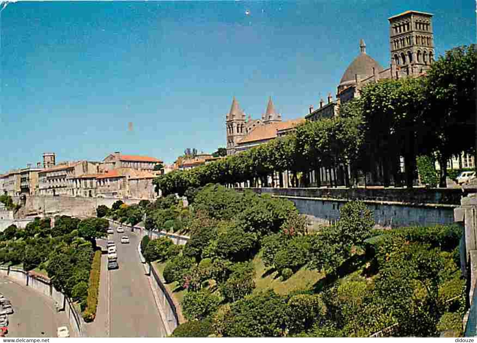 16 - Angouleme - Les Remparts - Automobiles - CPM - Voir Scans Recto-Verso - Angouleme