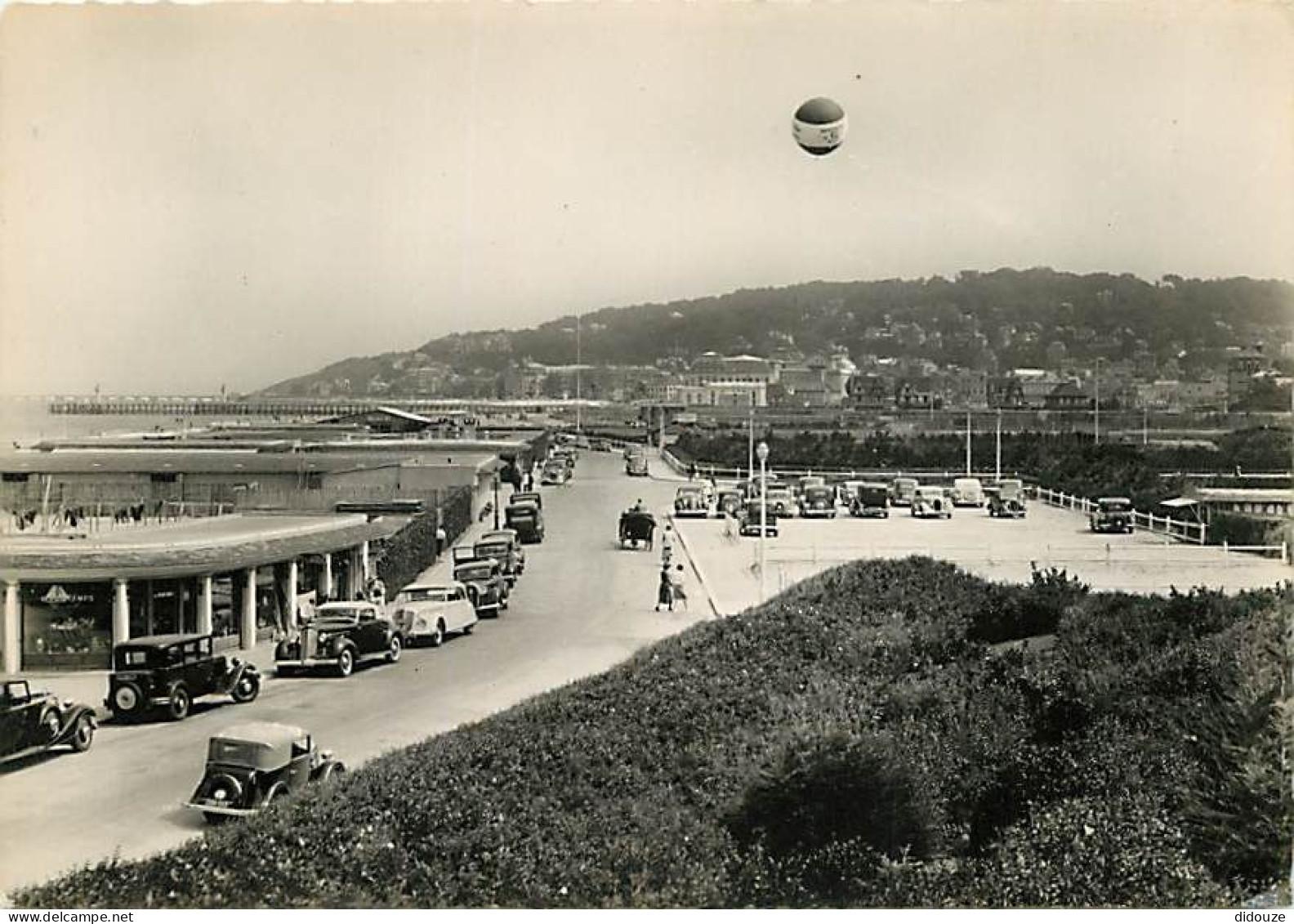 14 - Deauville - Vue Générale Vers Le Port - CPSM Grand Format - Automobiles - Montgolfière - Carte Neuve - CPM - Voir S - Deauville