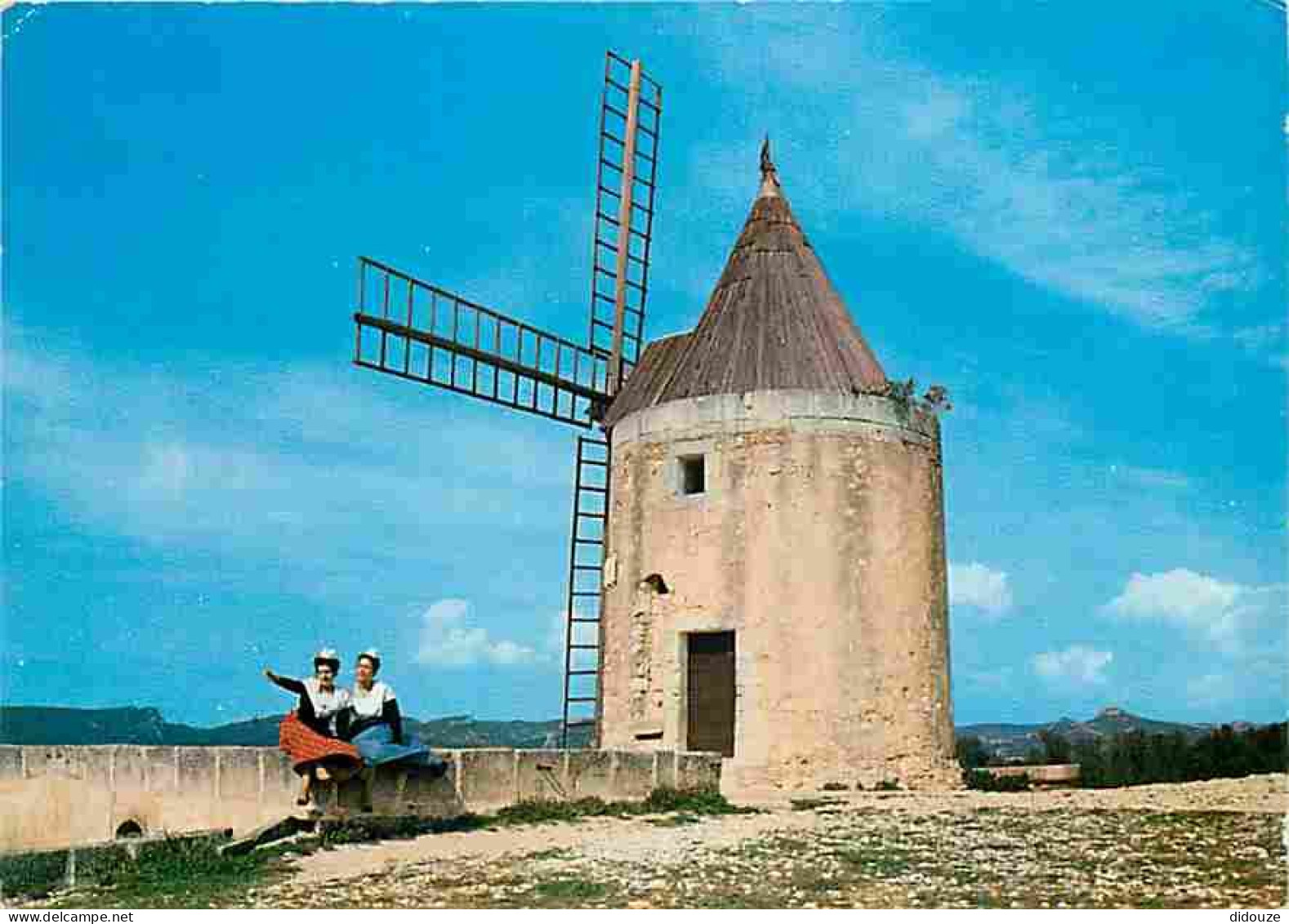 13 - Fontvieille - Le Moulin De Daudet - Folklore - CPM - Voir Scans Recto-Verso - Fontvieille