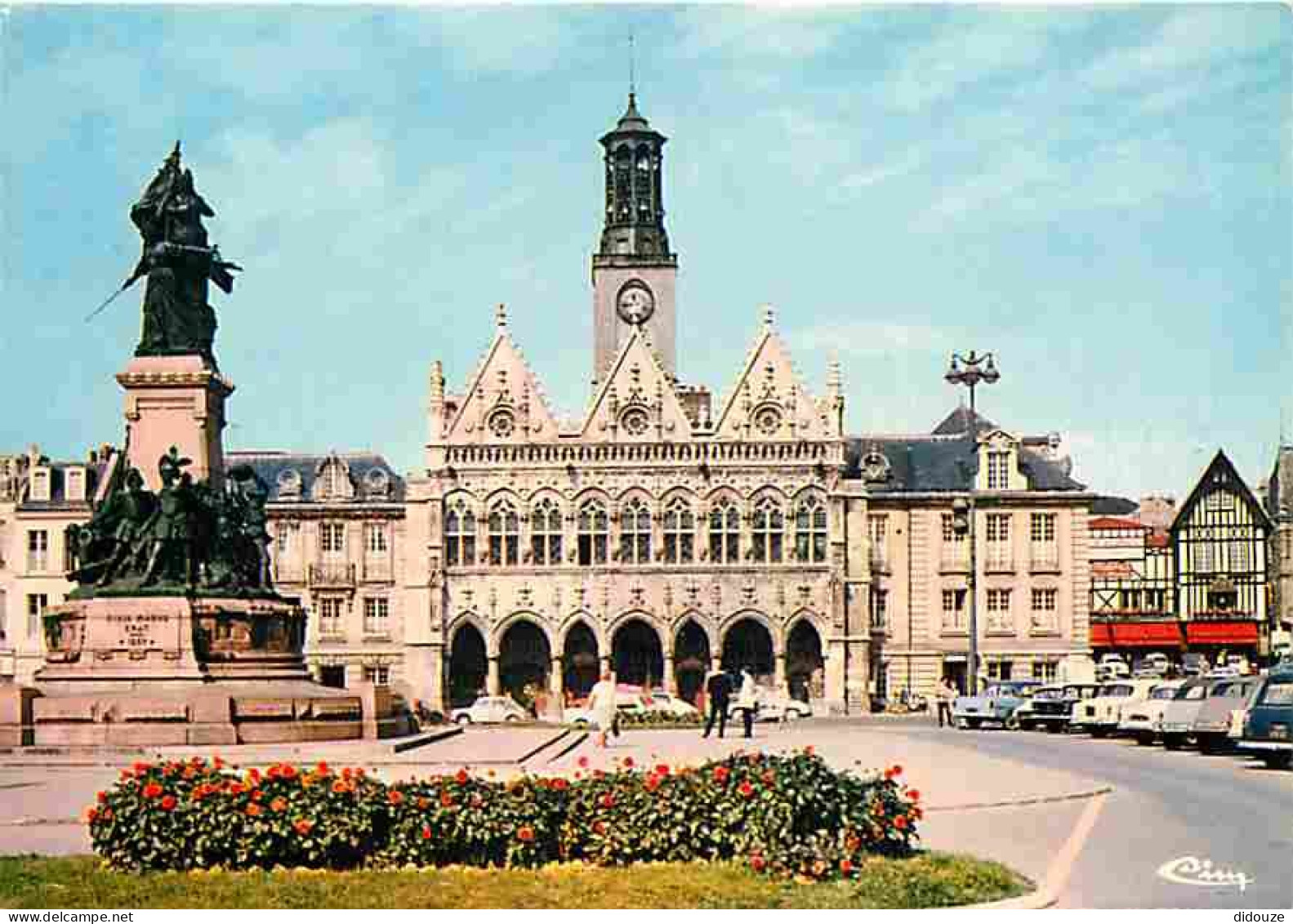 02 - Saint Quentin - Place De L'Hotel De Ville - Automobiles - Carte Neuve - CPM - Voir Scans Recto-Verso  - Saint Quentin