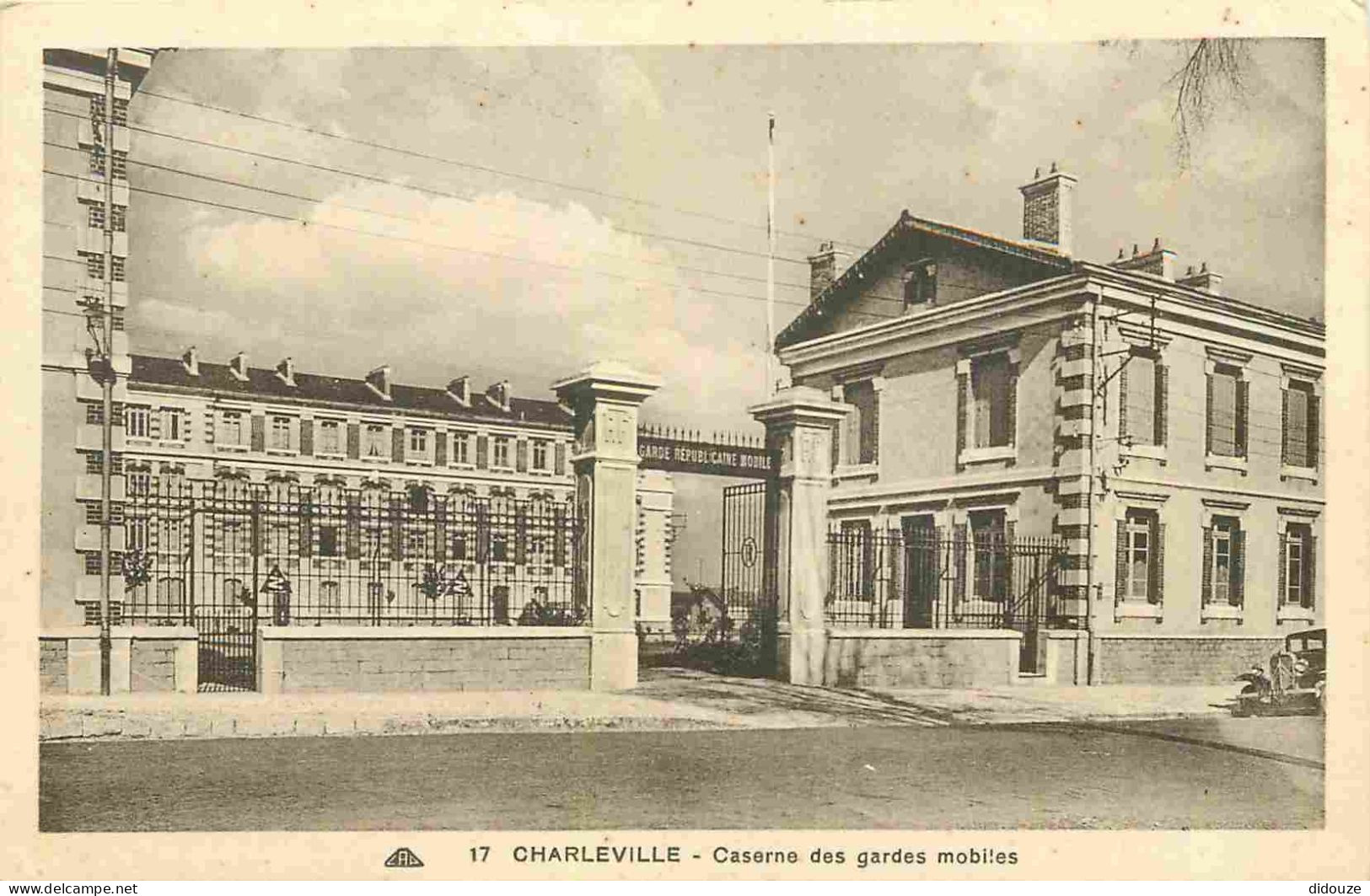 08 - Charleville - Caserne Des Gardes Mobiles - CPA - Voir Scans Recto-Verso - Charleville