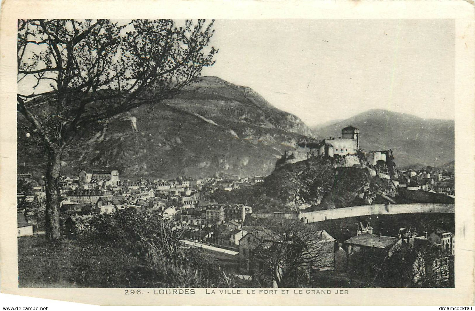 Top Promo 3 Cpa 65 LOURDES. Basilique Pic Du Ger Et Fort Dans Le Grand Jer ( Léger Pli Coin Droit Dans La Troisième)... - Lourdes