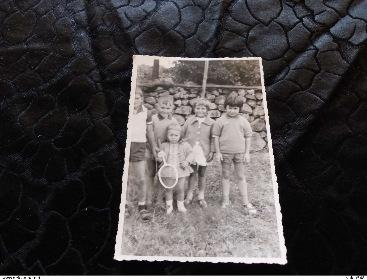 P-691 , Photo, Groupe D'enfants Avec Une Raquette De Tennis, Août 1965 - Anonymous Persons