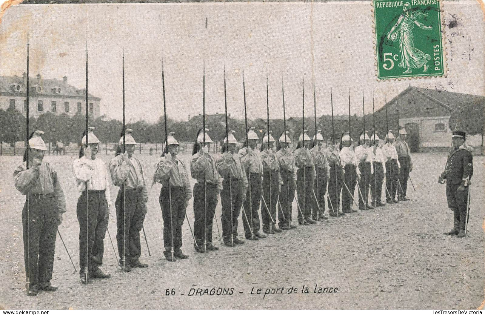 MILITARIA - Dragons - Le Port De La Lance - Animé - Carte Postale Ancienne - Kazerne