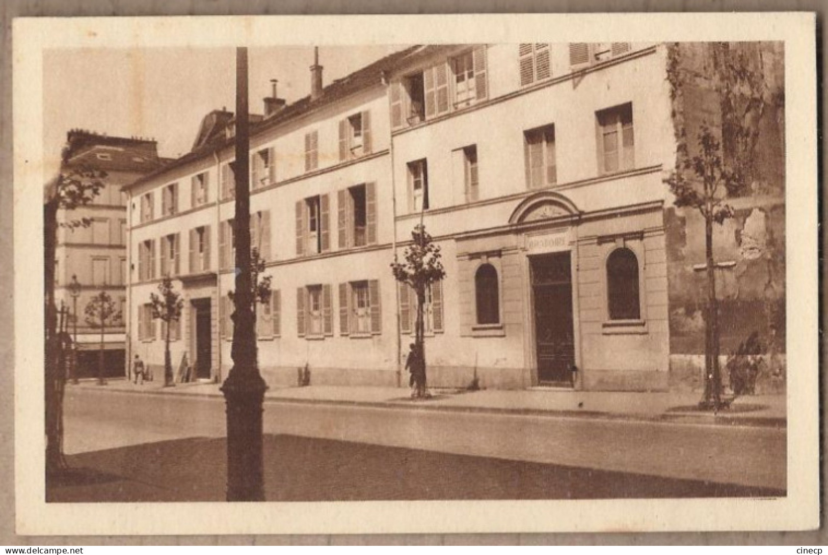 CPSM 75 PARIS - Maison Des Diaconesses - L'entrée Principale - Rue De Reuilly - TB PLAN Façade Petite Animation - Distretto: 12