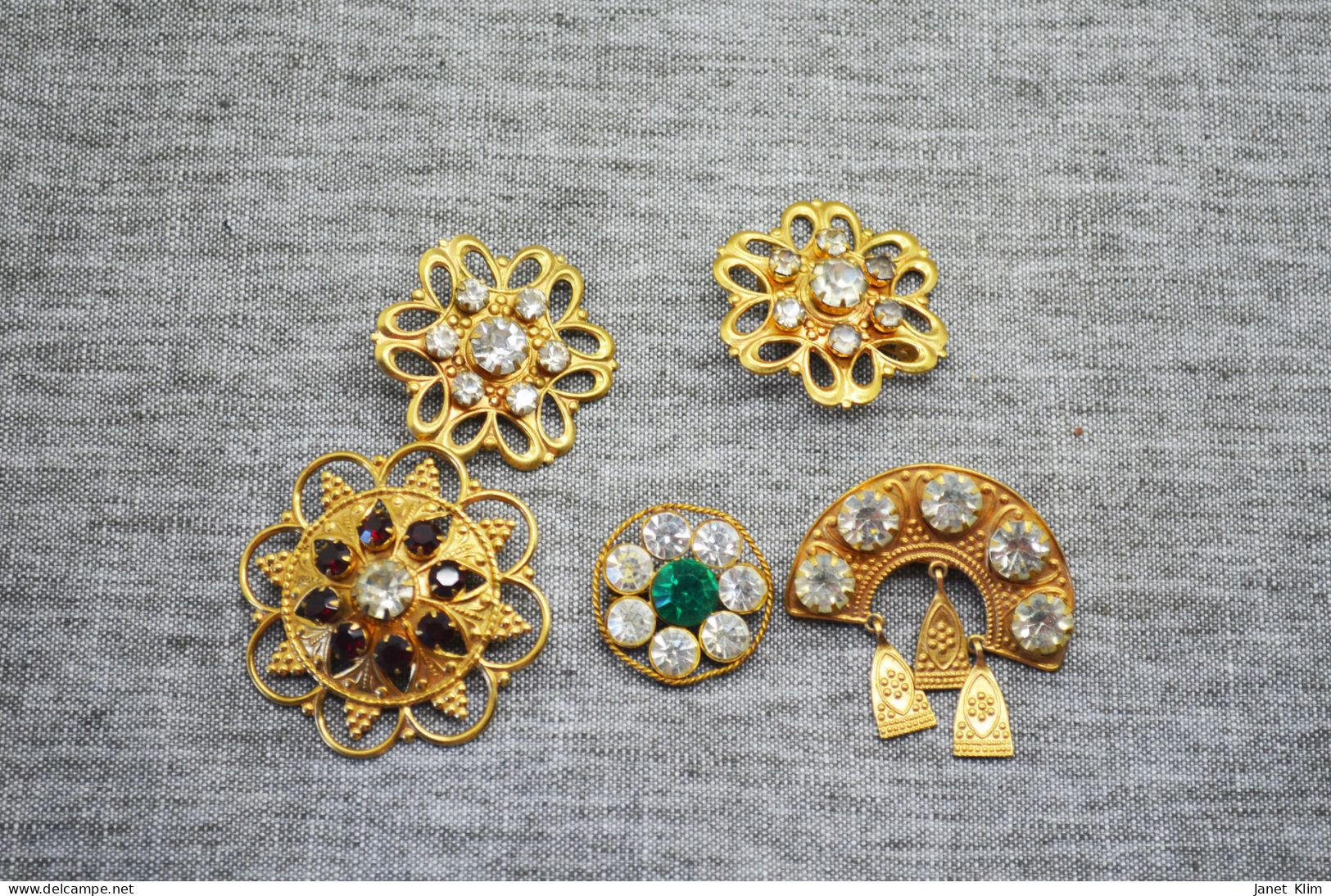 Beautiful Vintage Set Of Brooches 5 Pieces - Broches