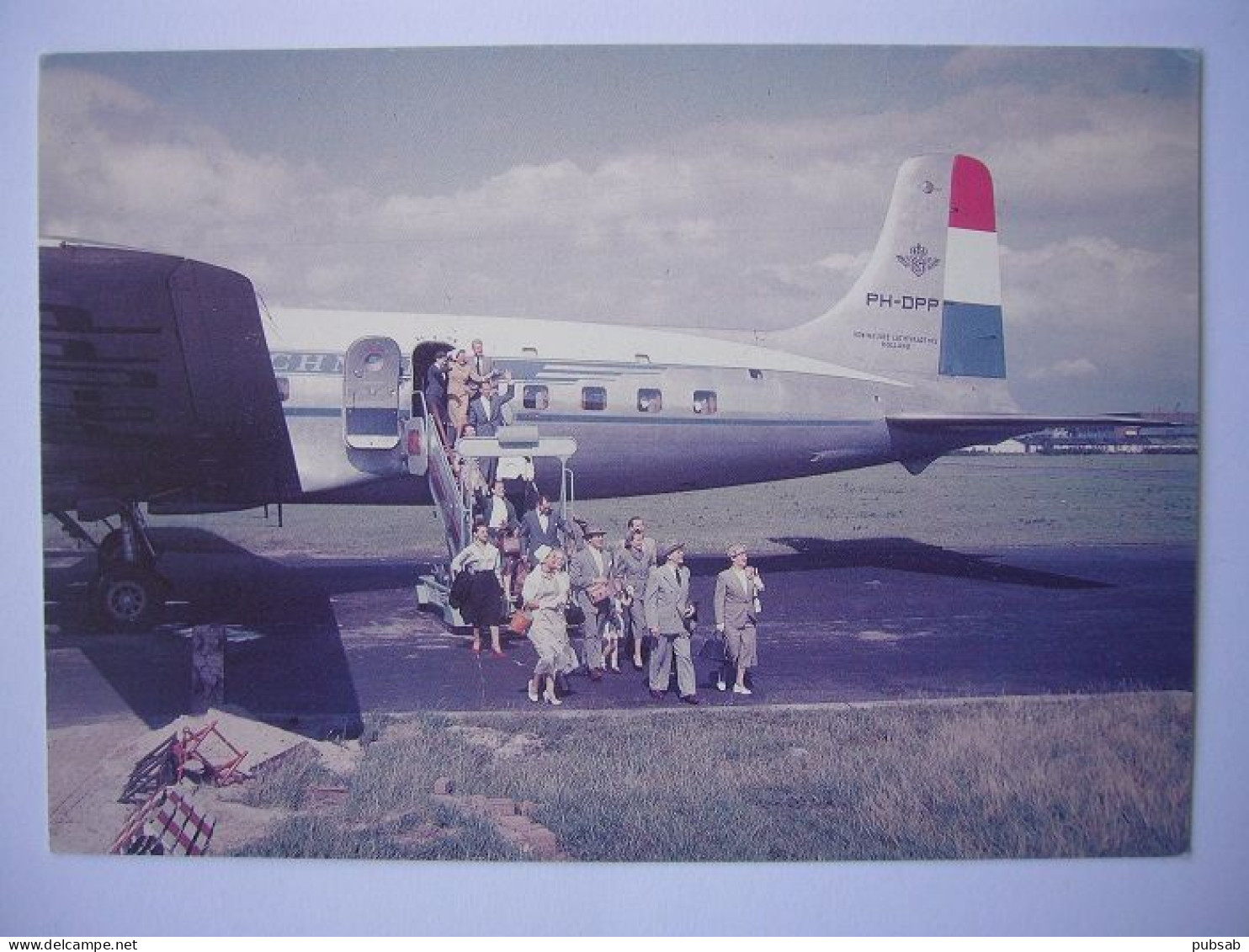 Avion / Airplane / KLM / Douglas DC-6 / Seen At Schiphol Airport, Amsterdam / Aéroport / Flughafen - 1946-....: Era Moderna