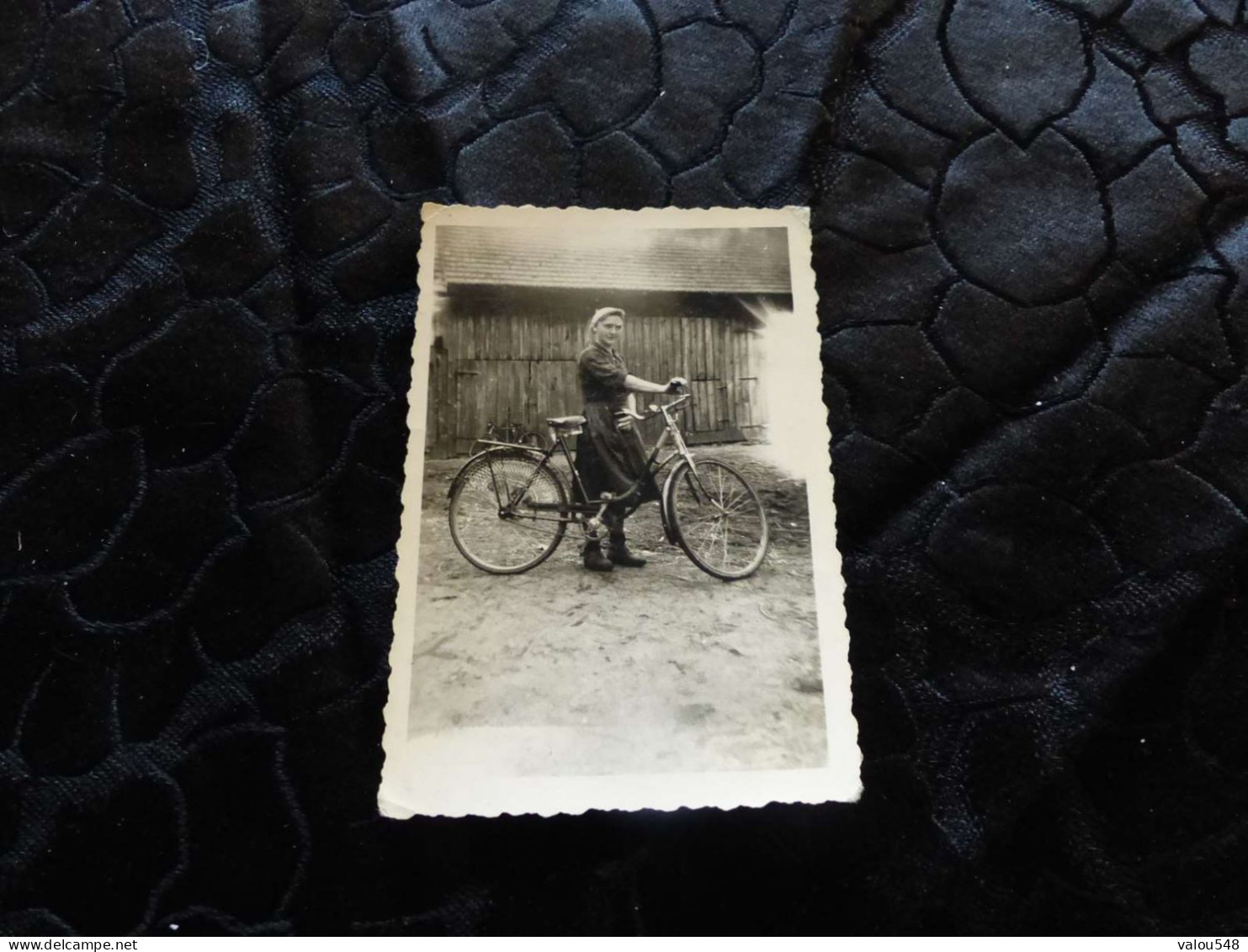 P-709 , Photo, Jeune Fille à Vélo, Circa 1935 - Personas Anónimos