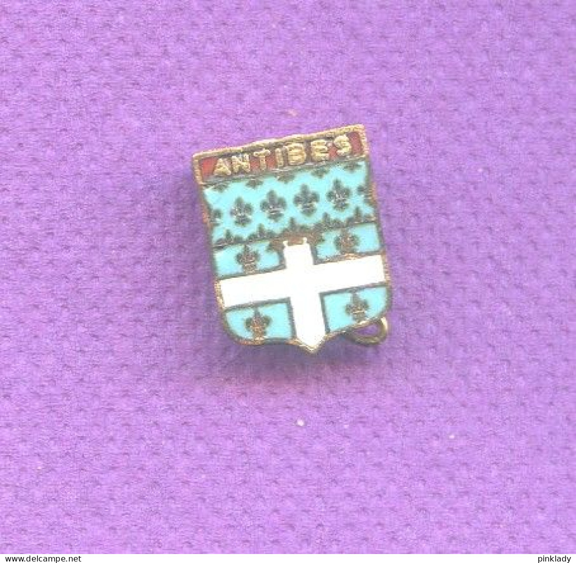 Broche  Antibes Augis Lyon  ( Ce N'est Pas Un Pin's ) - Städte