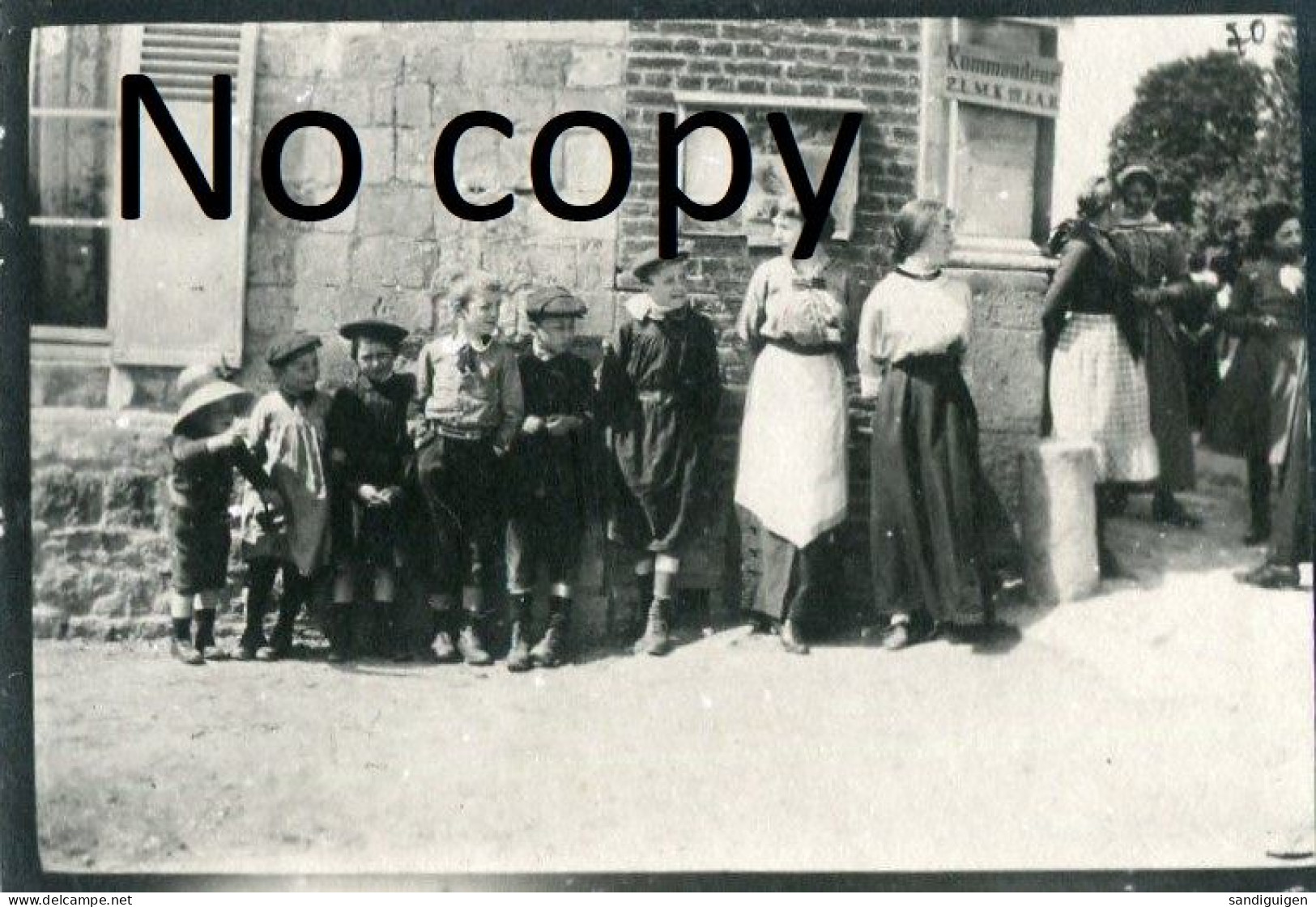PHOTO ALLEMANDE - CIVILS FEMME ET ENFANT A FALVY PRES DE CROIX MOLIGNEAUX - HAM SOMME - GUERRE 1914 1918 - Guerre, Militaire