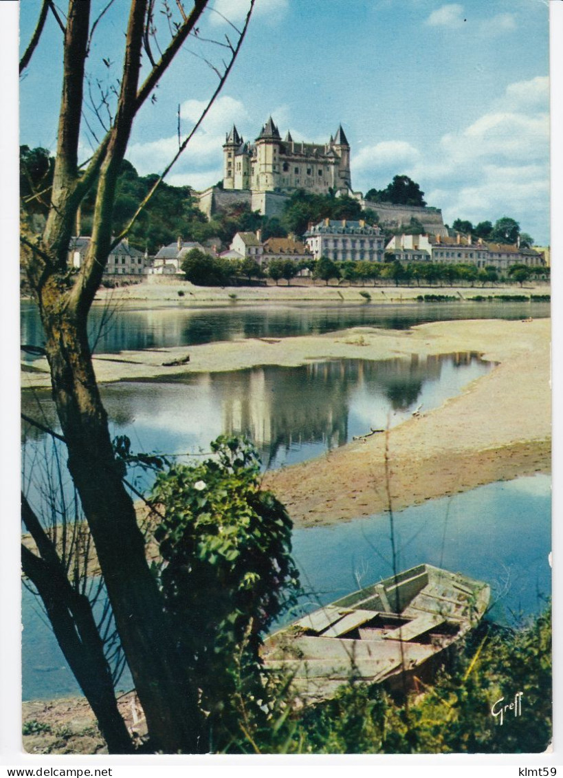 Saumur - Le Château Surplombant La Ville Et La Loire - Saumur