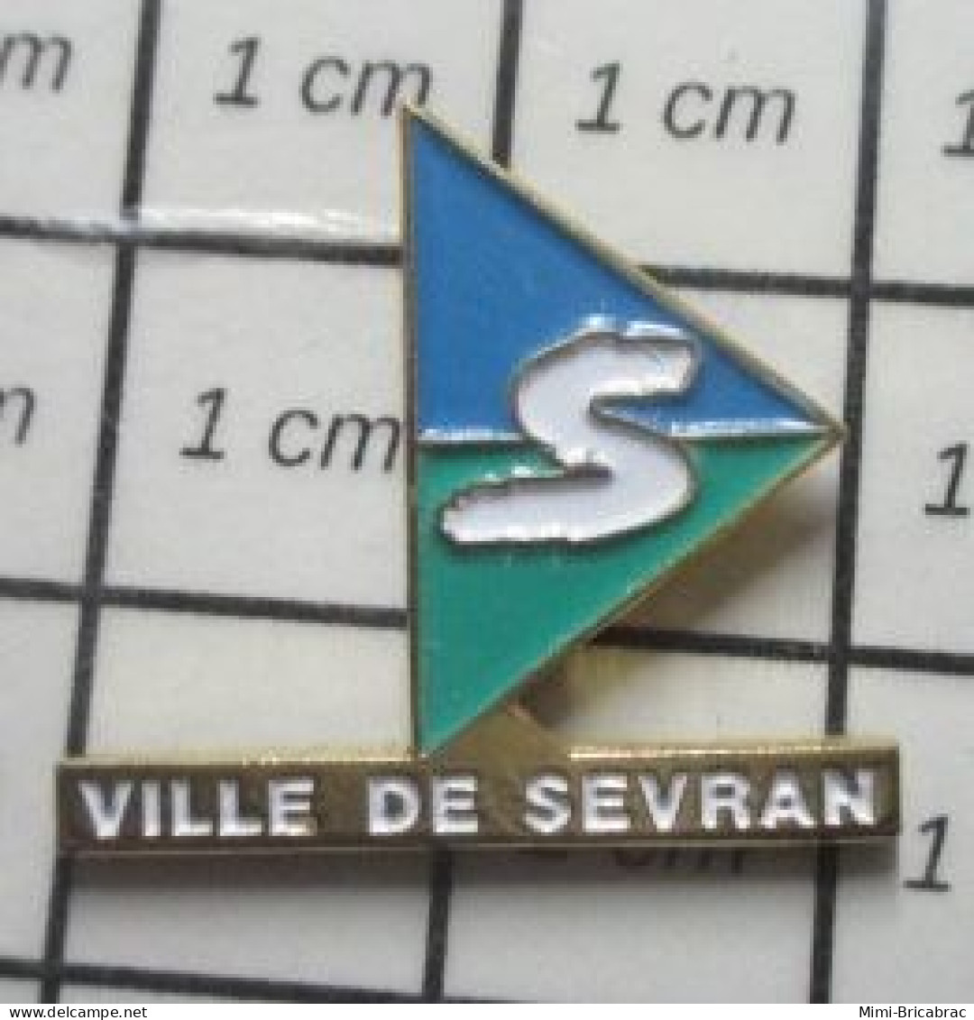 1818B Pin's Pins / Beau Et Rare / VILLES / VILLE DE SEVRAN On Est Bien , Hein Tintin ! - Städte