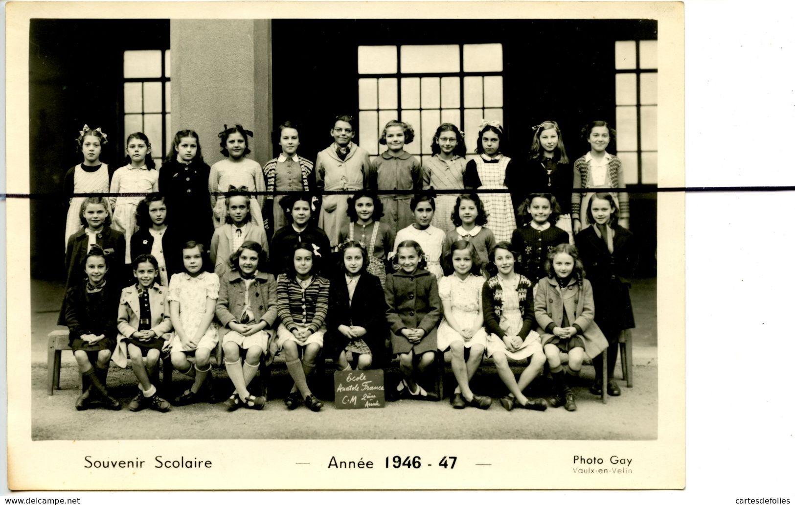 PHOTOGRAPHIE.. Photo De Classe . Ecole Anatole France, élèves Qui Posent Pour La Photo. 1946/47. Photo GAY VAUX En VELIN - Anonymous Persons