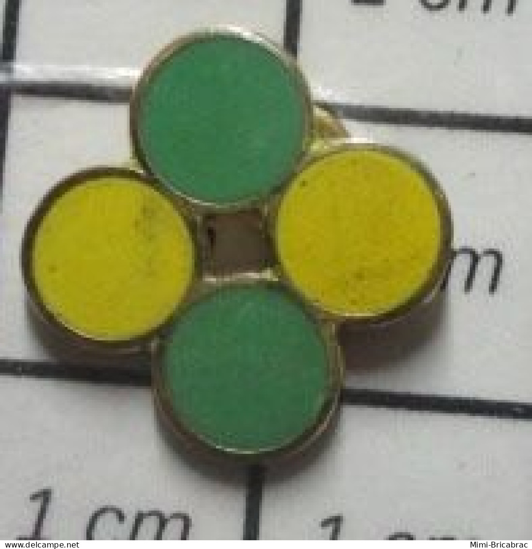 1818  Pin's Pins / Beau Et Rare : AUTRES : 4 CERCLES / DISQUES JAUNE ET VERT Fabriqué Par RENE FURTERER PARIS Mini Pin's - Sonstige & Ohne Zuordnung