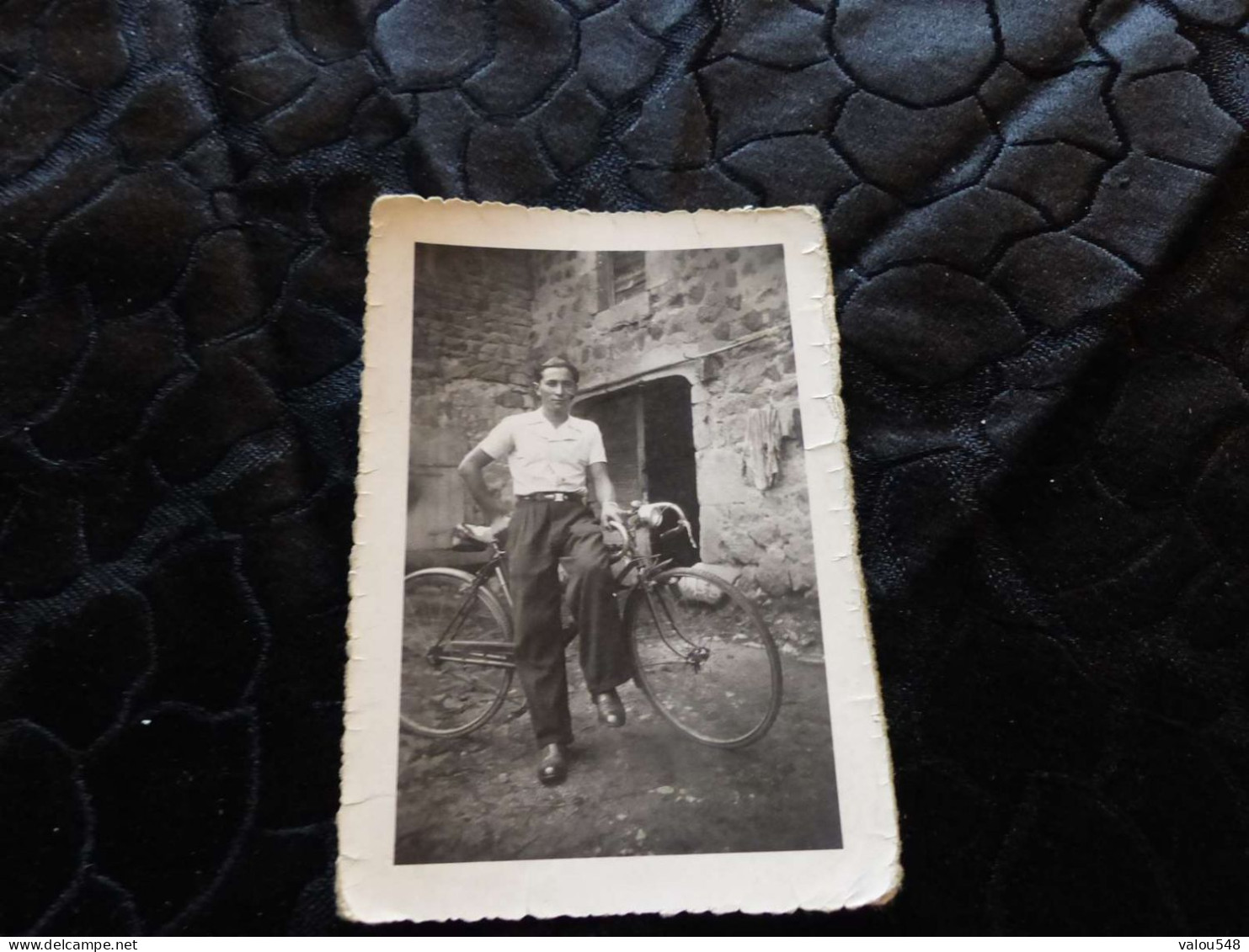 P-716 , Photo , Jeune Homme élégant Avec Son Vélo, Juillet 1939 - Ciclismo