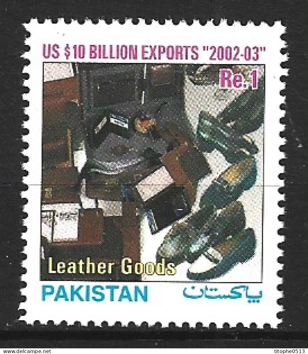 PAKISTAN. N°1115 De 2003. Chaussures. - Pakistan