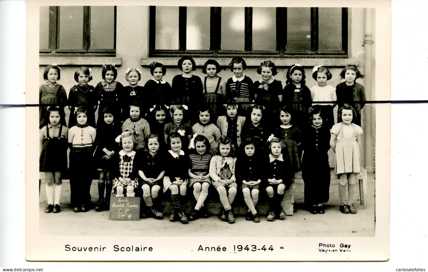 PHOTOGRAPHIE.. Photo De Classe . école Anatole France  , élèves Qui Posent Pour La Photo. 1933/34. .GAY VAUX En VELIN - Anonymous Persons