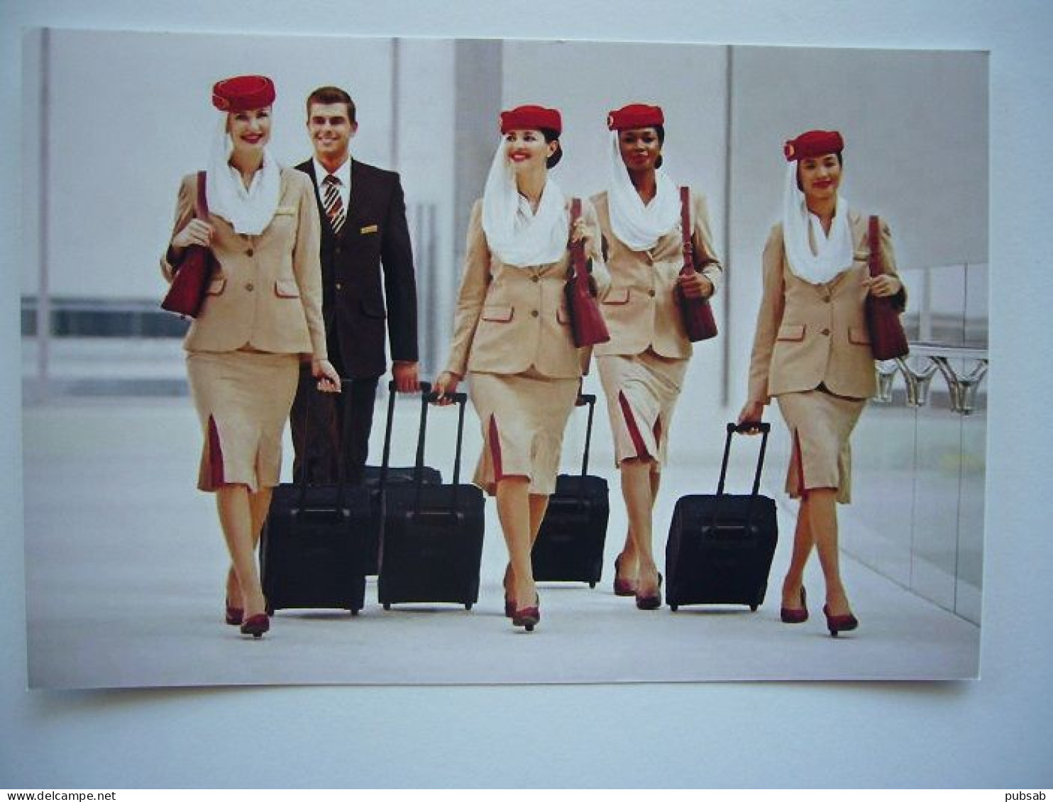 Avion / Airplane / EMIRATES / Boeing 777-300 / Air Hostess - 1946-....: Modern Era