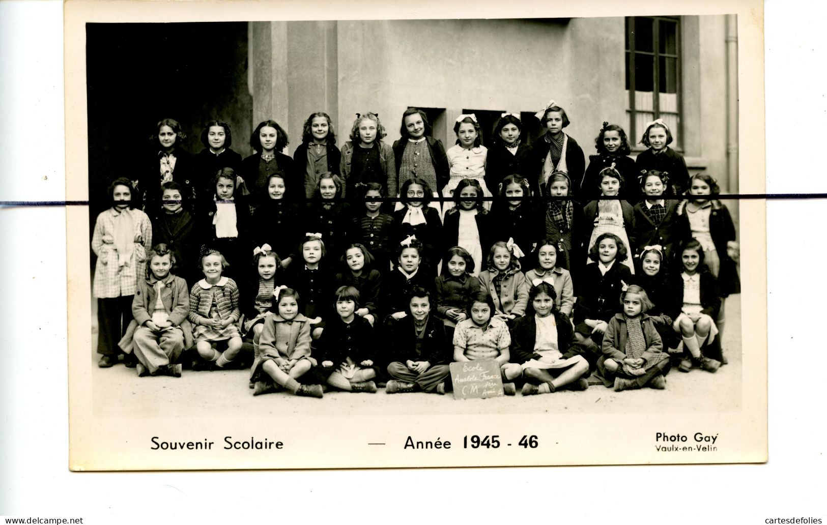 PHOTOGRAPHIE.. Photo De Classe . école Anatole France  , élèves Qui Posent Pour La Photo. 1945/46 .GAY VAUX En VELIN - Personnes Anonymes