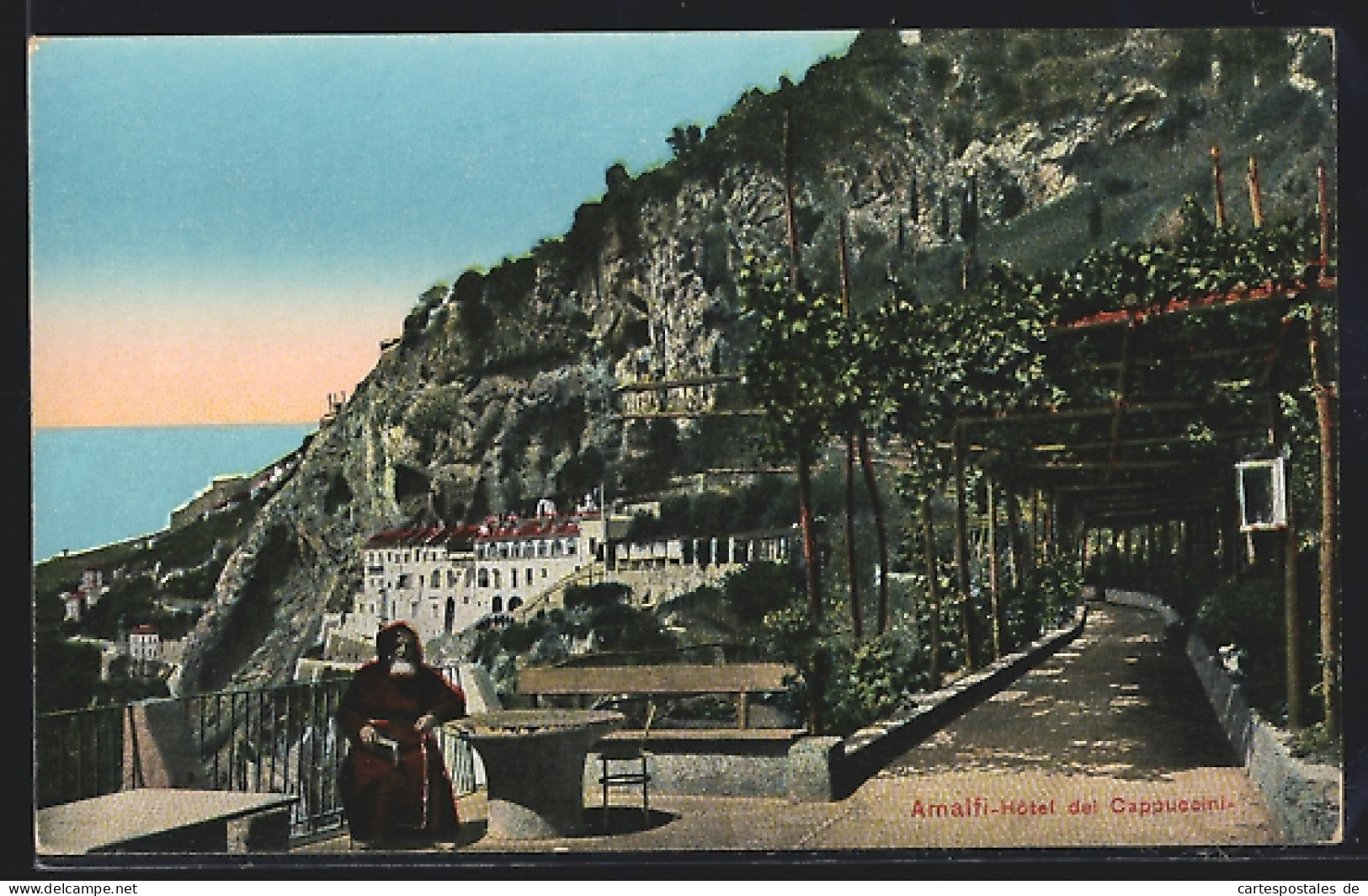 Cartolina Amalfi, Hotel Dei Cappuccini, Mönch In Kutte Mit Blick Aufs Meer  - Sonstige & Ohne Zuordnung