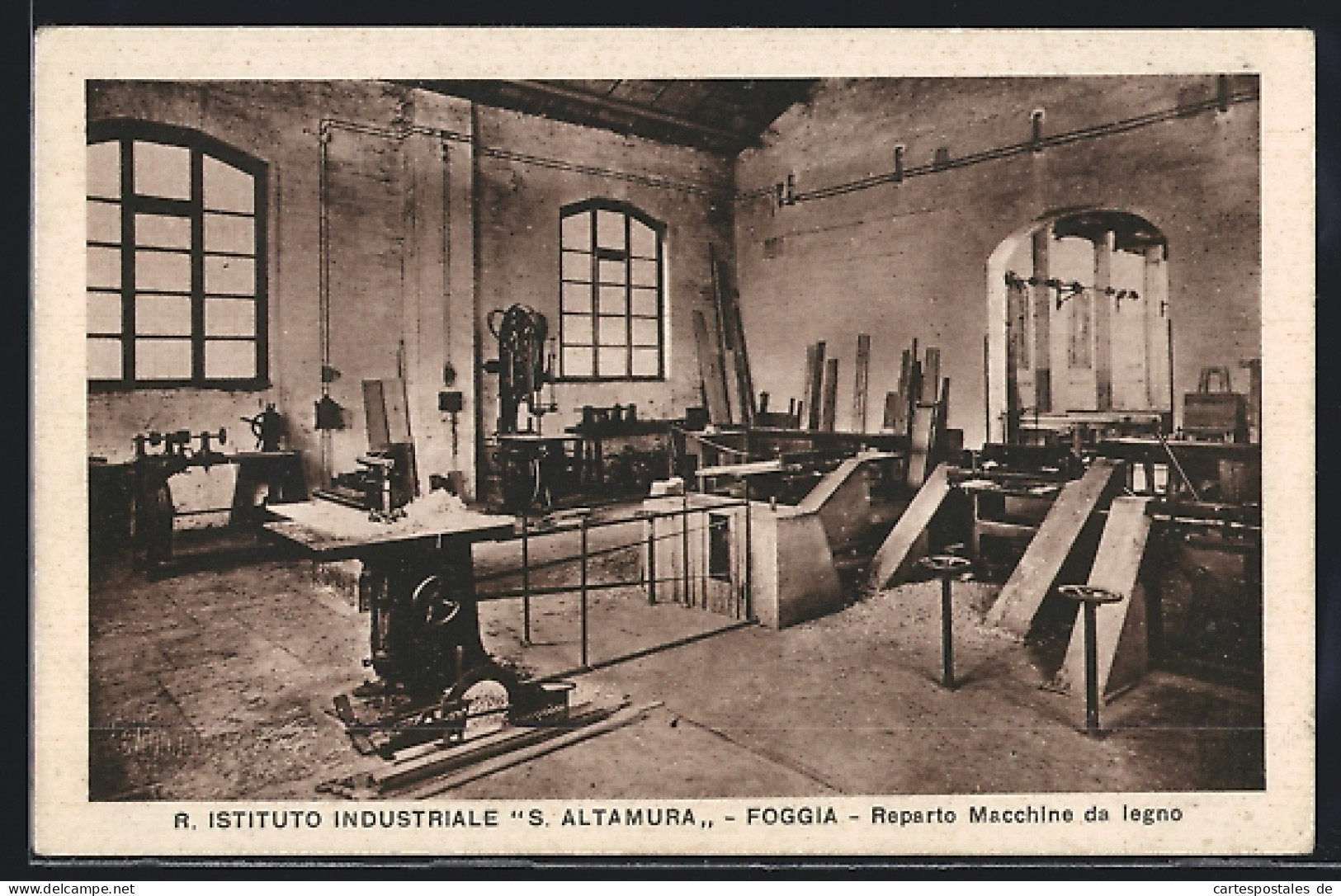 Cartolina Foggia, R. Istituto Industriale S. Altamura, Reparto Macchine Da Legno  - Foggia