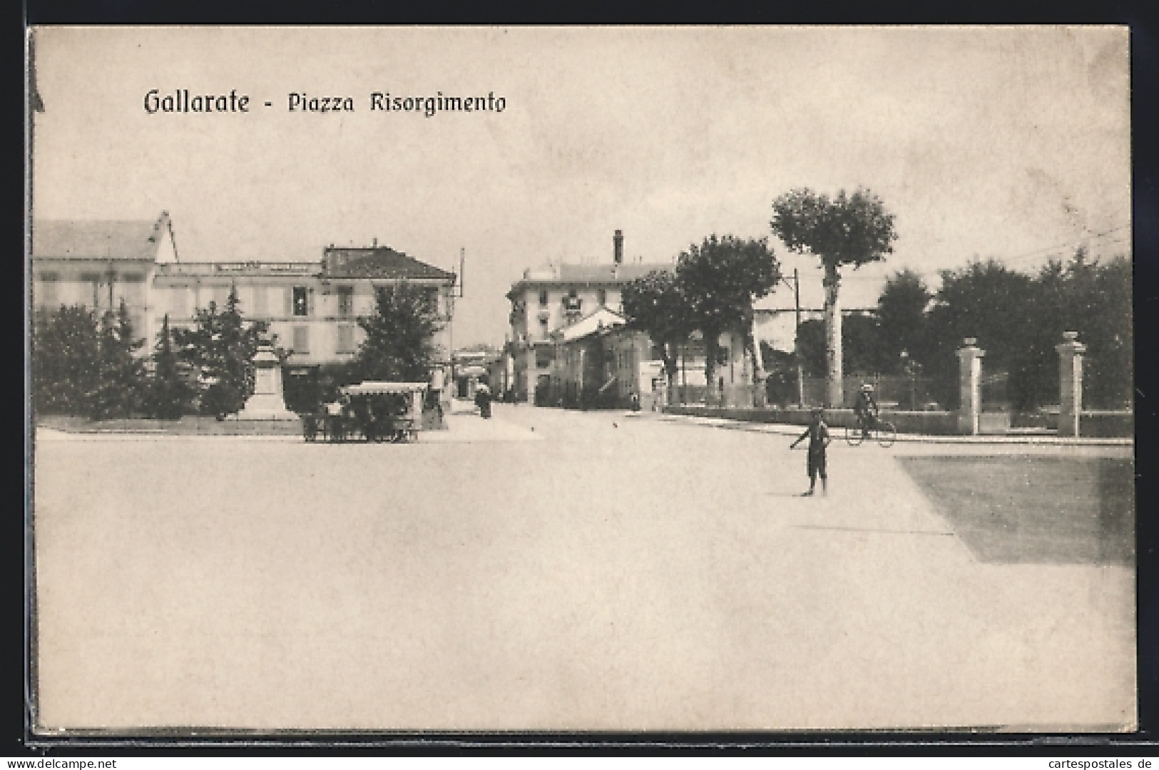 Cartolina Gallarate, Piazza Risorgimento  - Andere & Zonder Classificatie