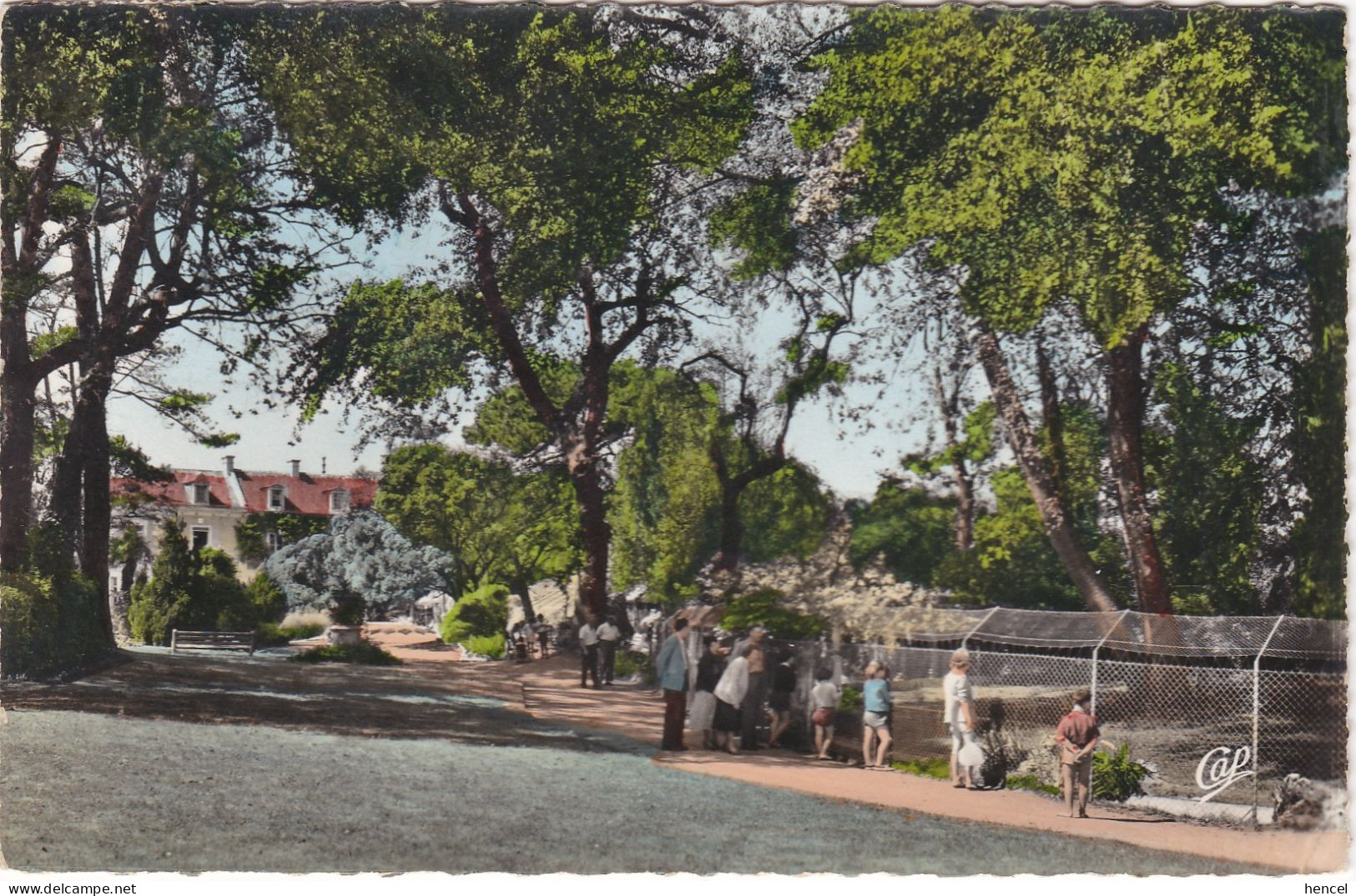 LUC-sur-MER. Le Parc De L'Hôtel De Ville - Luc Sur Mer