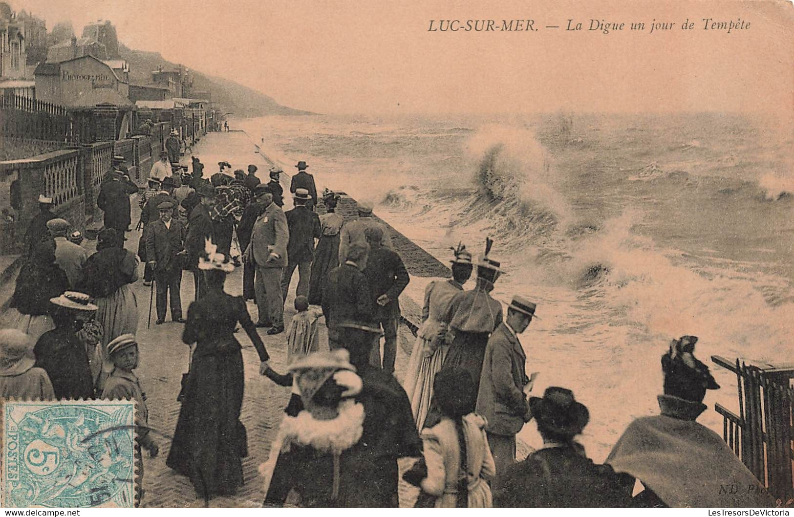 FRANCE - Luc Sur Mer - La Digue Un Jour De Tempête - Animé - Carte Postale Ancienne - Luc Sur Mer