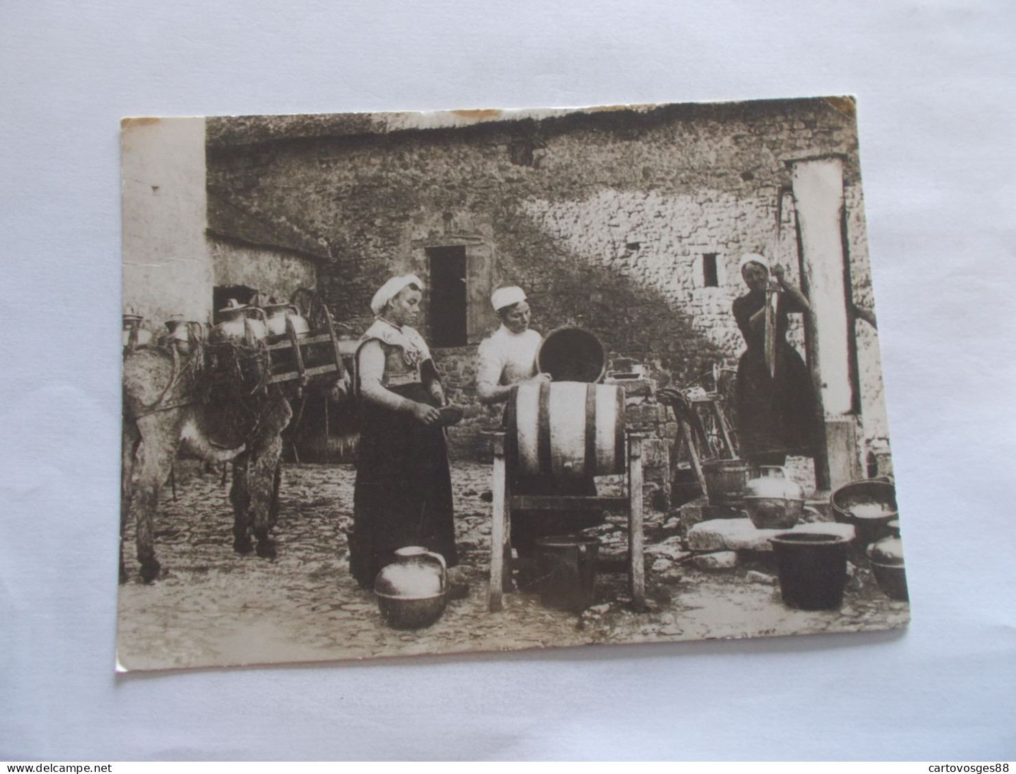 REPRO  NORMANDIE EN 1900 FOLKLORE ET TRADITIONS LA FABRICATIN DU BEURRE ANIMEES - Autres & Non Classés