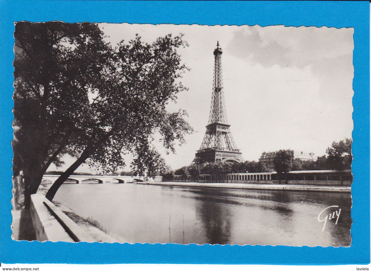 75 PARIS 7e - La Tour Eiffel Vue De L'avenue De New-York - Eiffelturm