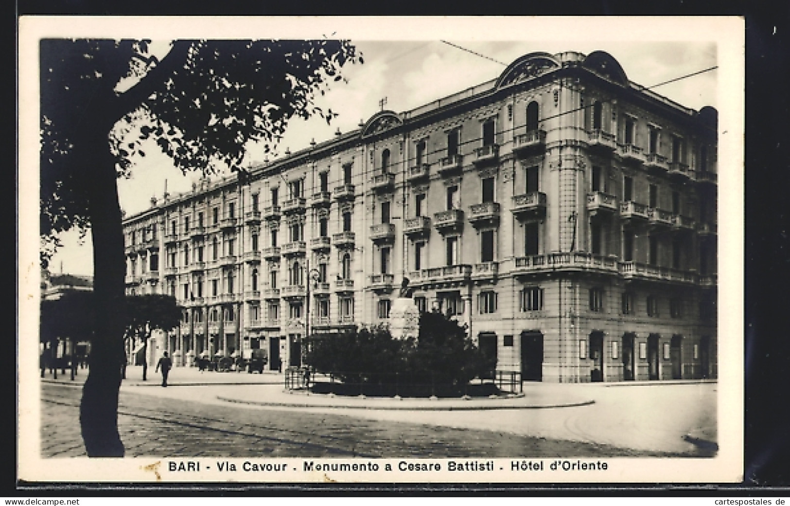 Cartolina Bari, Via Cavour, Monumento A Cesare Battisti, Hotel D`Oriente  - Bari