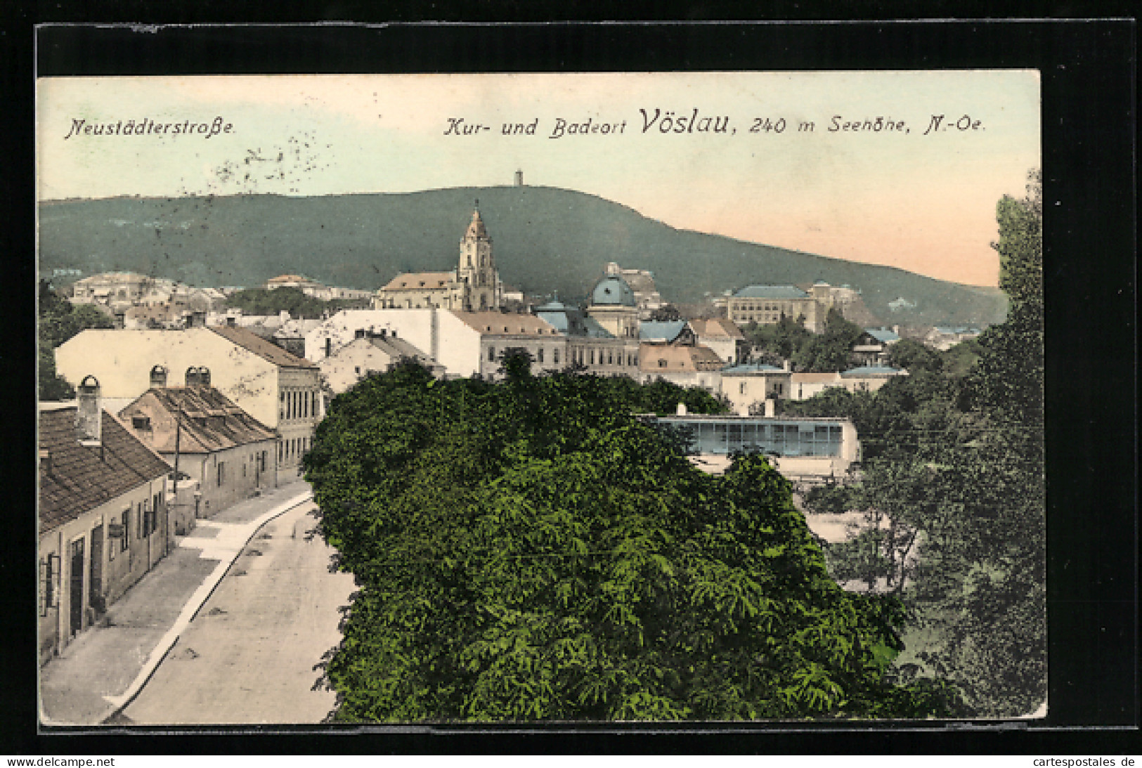 AK Bad Vöslau, Neustädterstrasse Mit Blick Zur Kirche  - Sonstige & Ohne Zuordnung