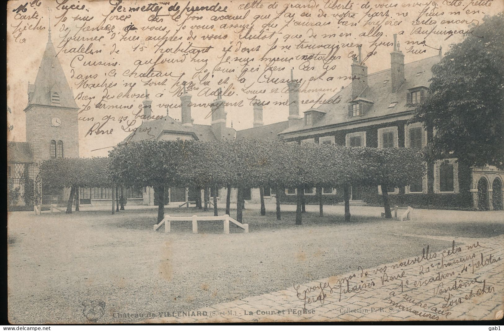 77 --- Chateau De Villeniard -- La Cour Et L'Eglise - Sonstige & Ohne Zuordnung