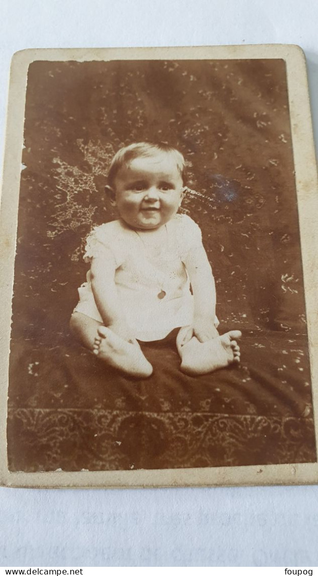 2 PHOTOS CDV BEBE   -  PHOTOGRAPHE NON IDENTIFIE SANS V° 8.5X5 CM - Oud (voor 1900)