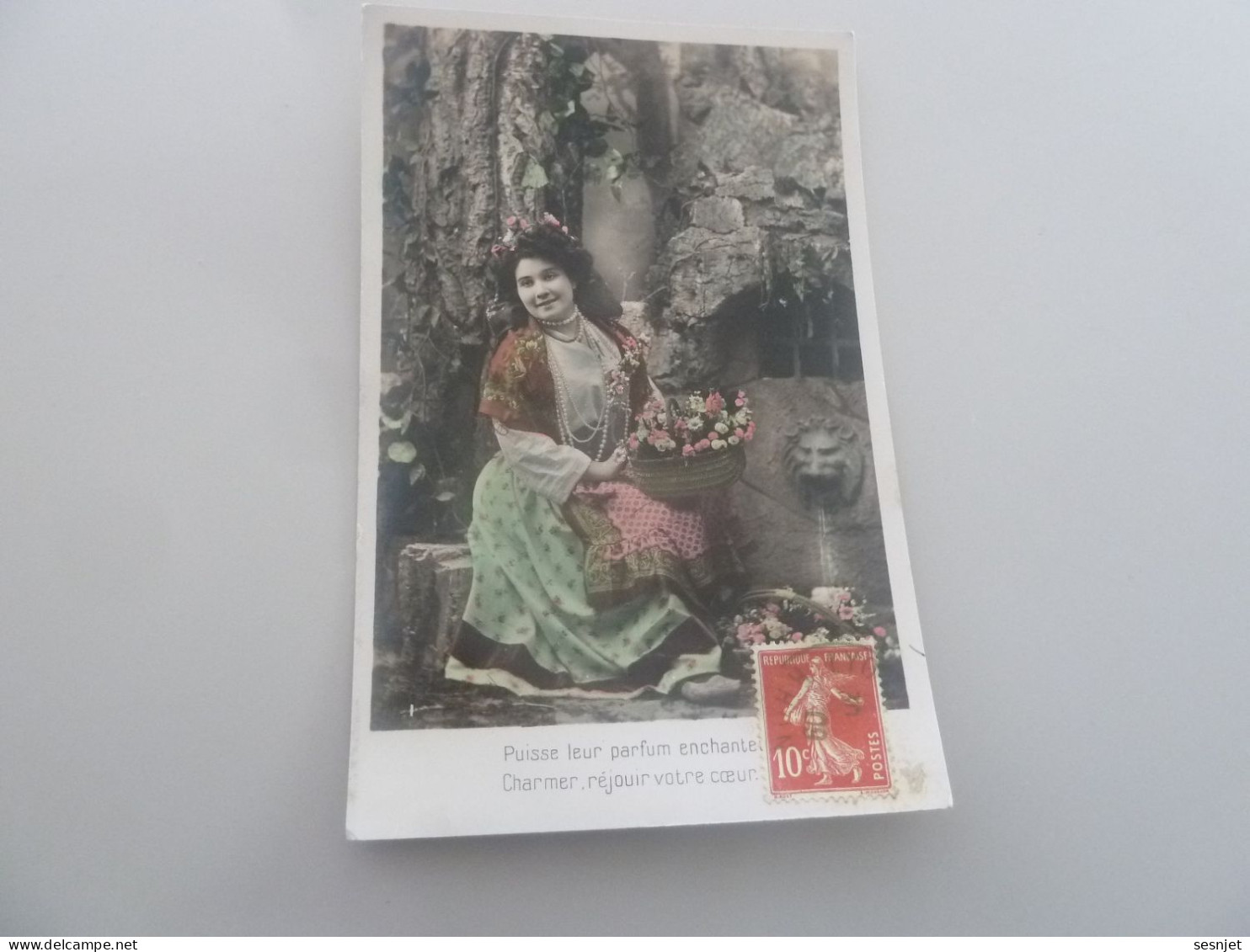 Femme Avec Corbeille De Fleurs - Yt 135 - Editions Non Définies - Année 1909 - - Donne