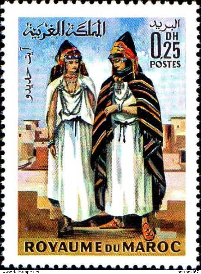 Maroc Poste N* Yv: 583 Mi:646 Costume Traditionnel Aït Adibou (sans Gomme) - Marokko (1956-...)