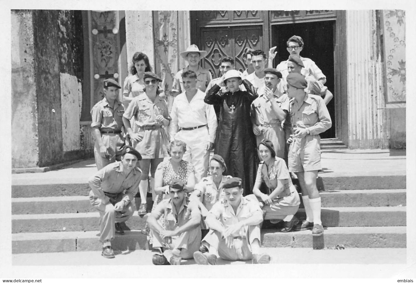 INDOCHINE - Carte Photo Parachutistes Femmes Et Hommes En Tenue De Para Vers 1950 - Chorale - Other & Unclassified