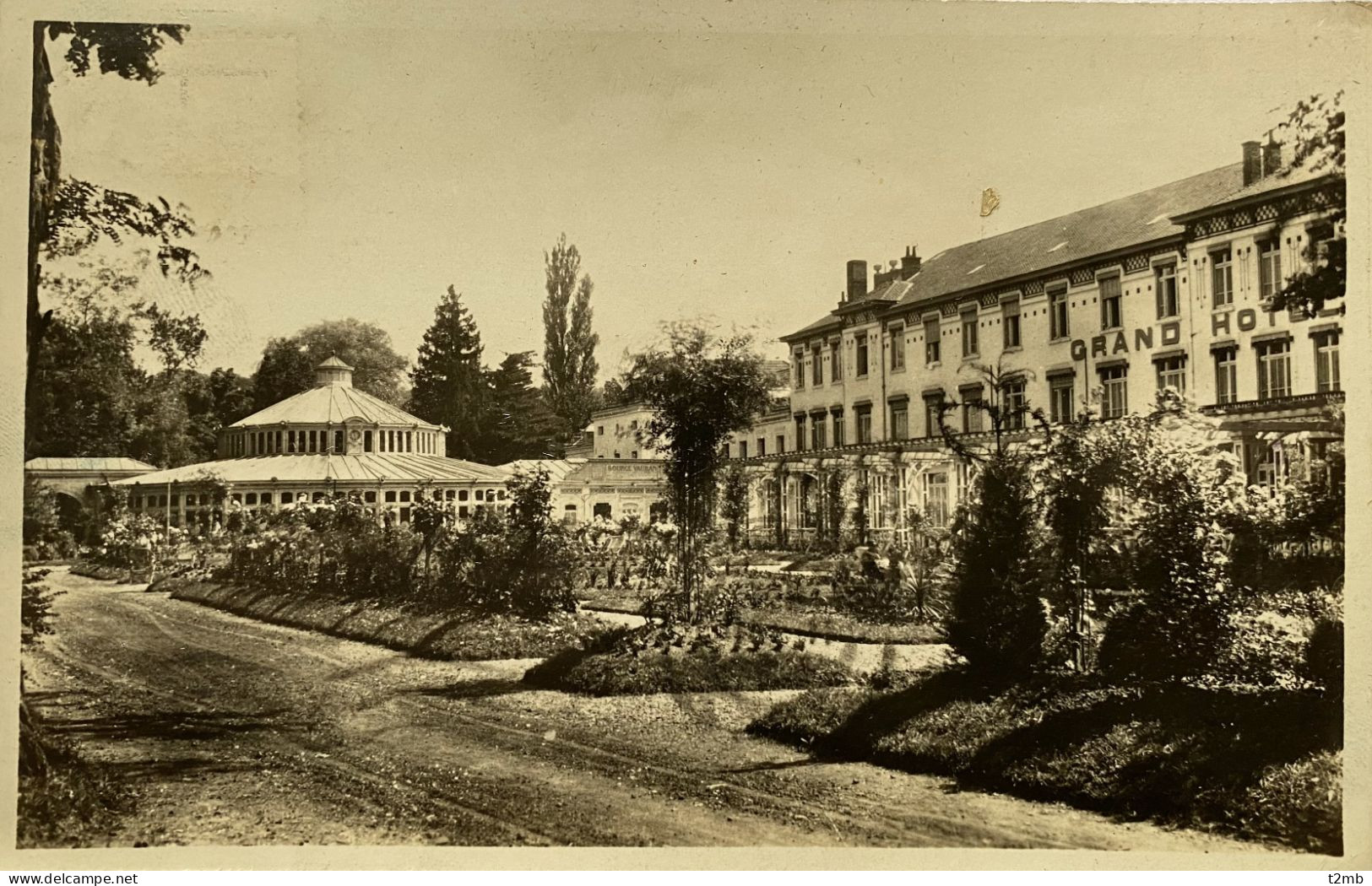 CPSM (Nord) St AMAND Les EAUX. Etablissement Thermal. L'Hôtel Thermal Et La Rotonde Des Bancs - Saint Amand Les Eaux